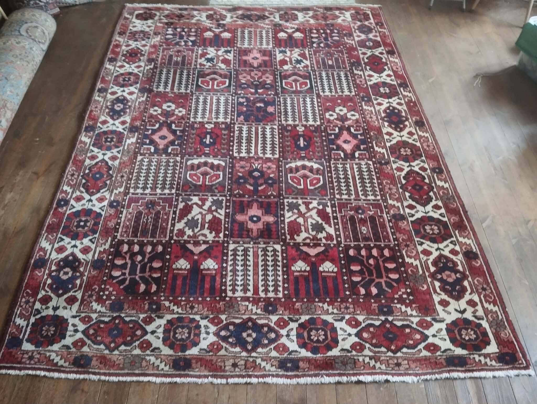 Handmade Bachtiar Persian rug 305x215cm