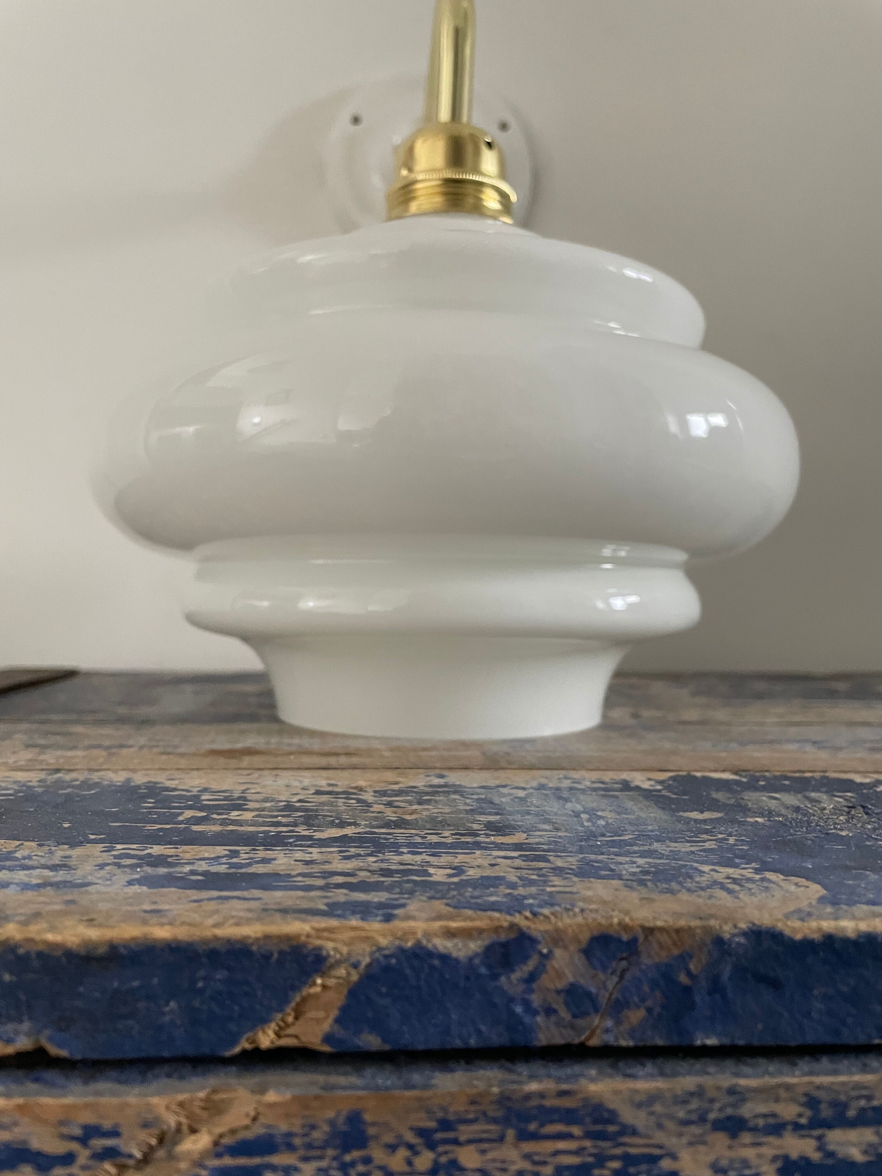 Vintage wall lamp in electrified white opaline to new