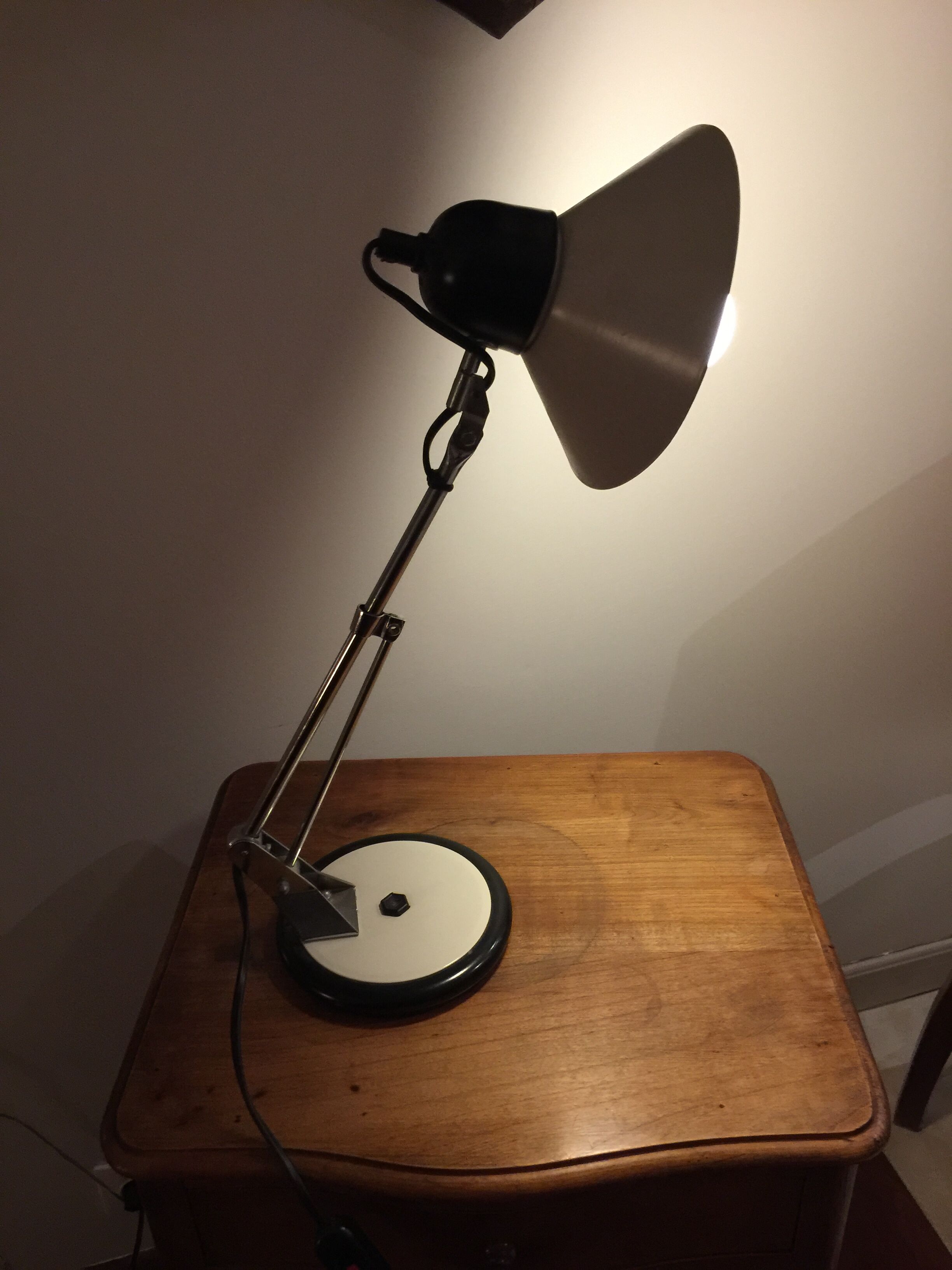 Year 60 articulated desk lamp