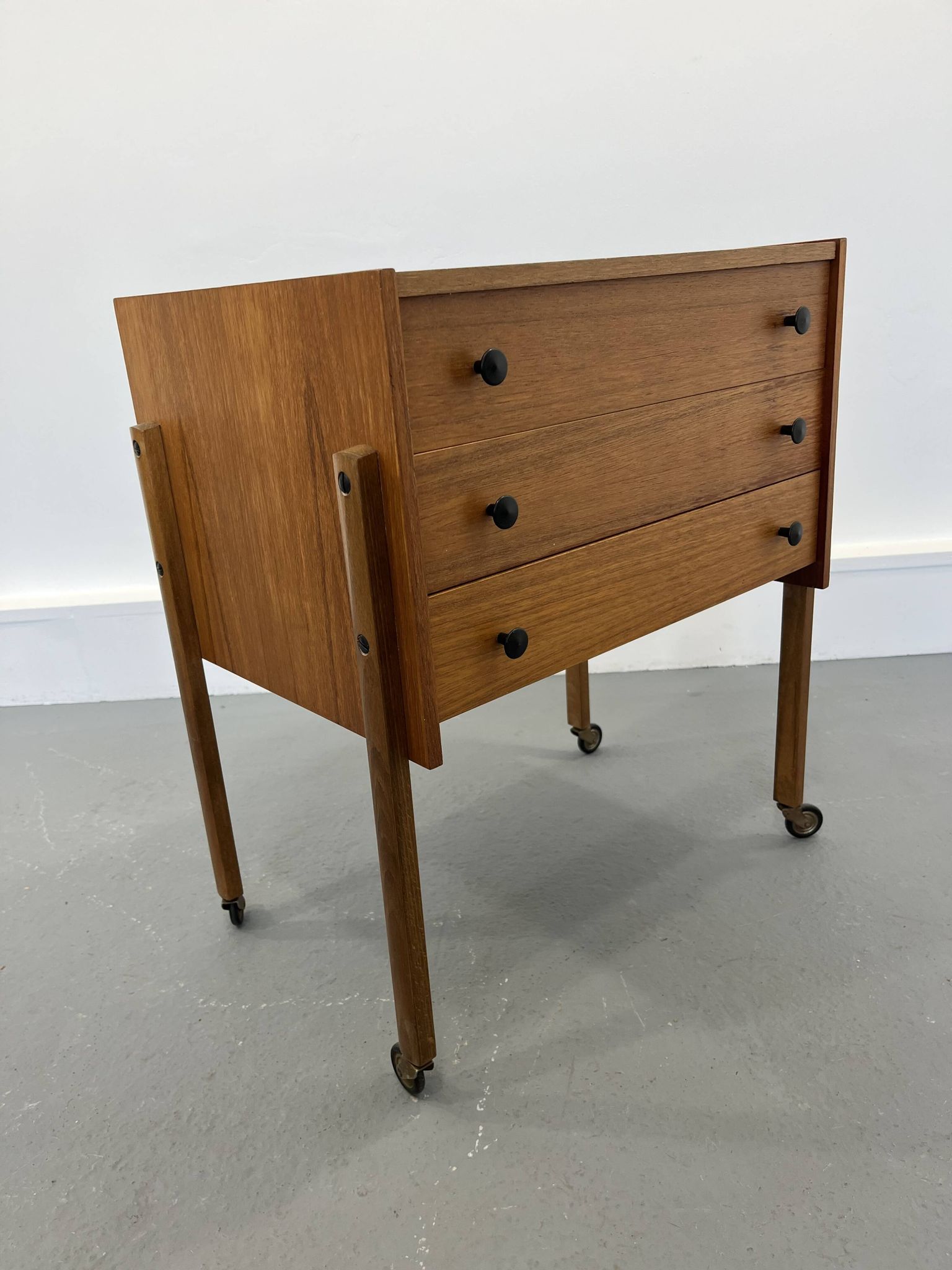 Travailleuse en bois collection de cornes années 1960 scandinaves