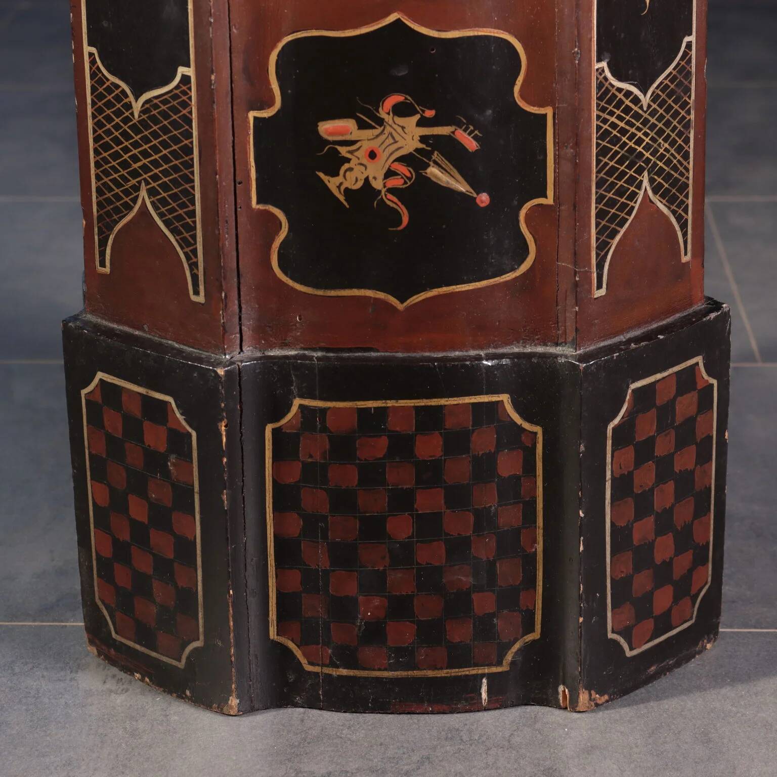 Pair of pedestal columns in chinoiserie style