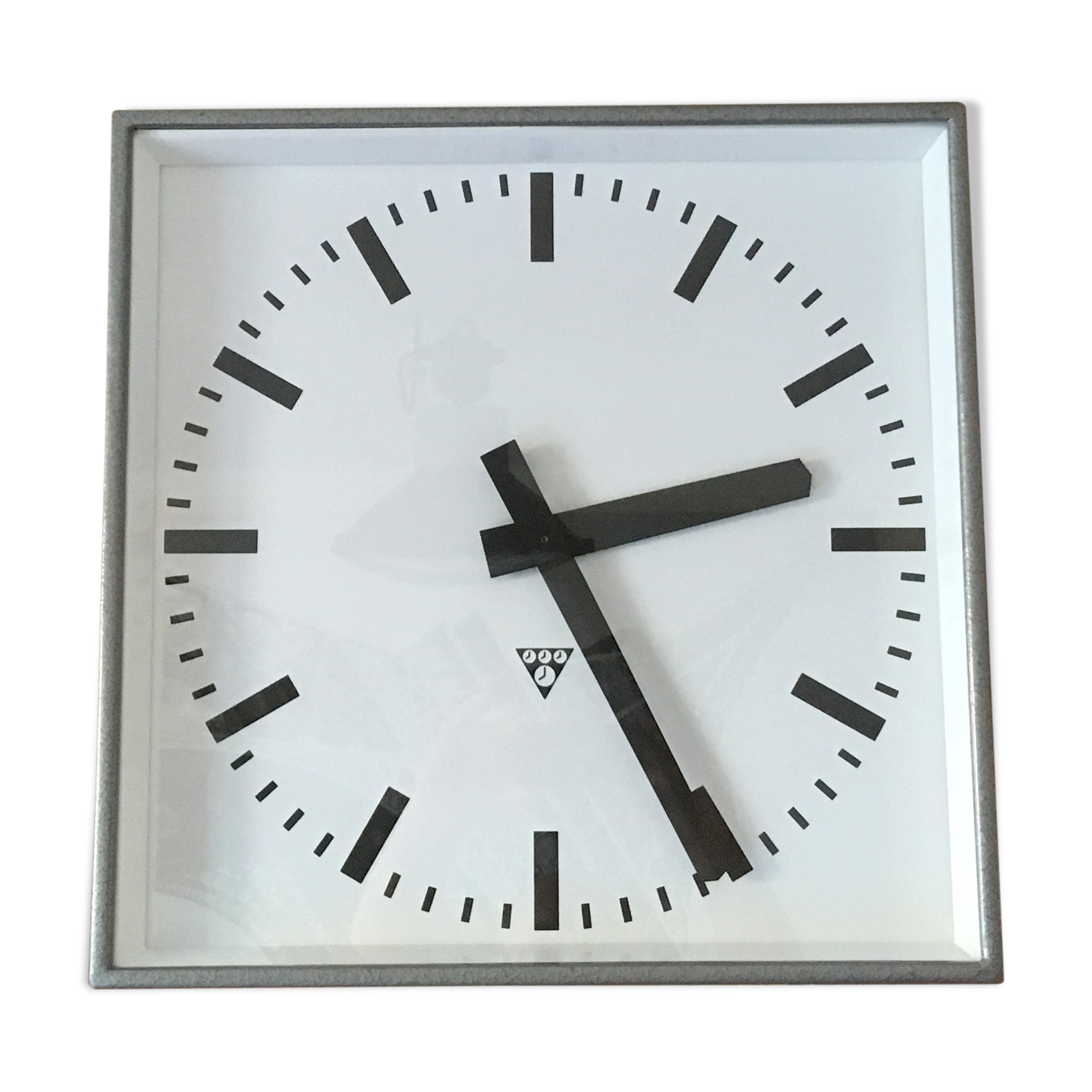 Horloge murale carrée Pragotron, années 1960