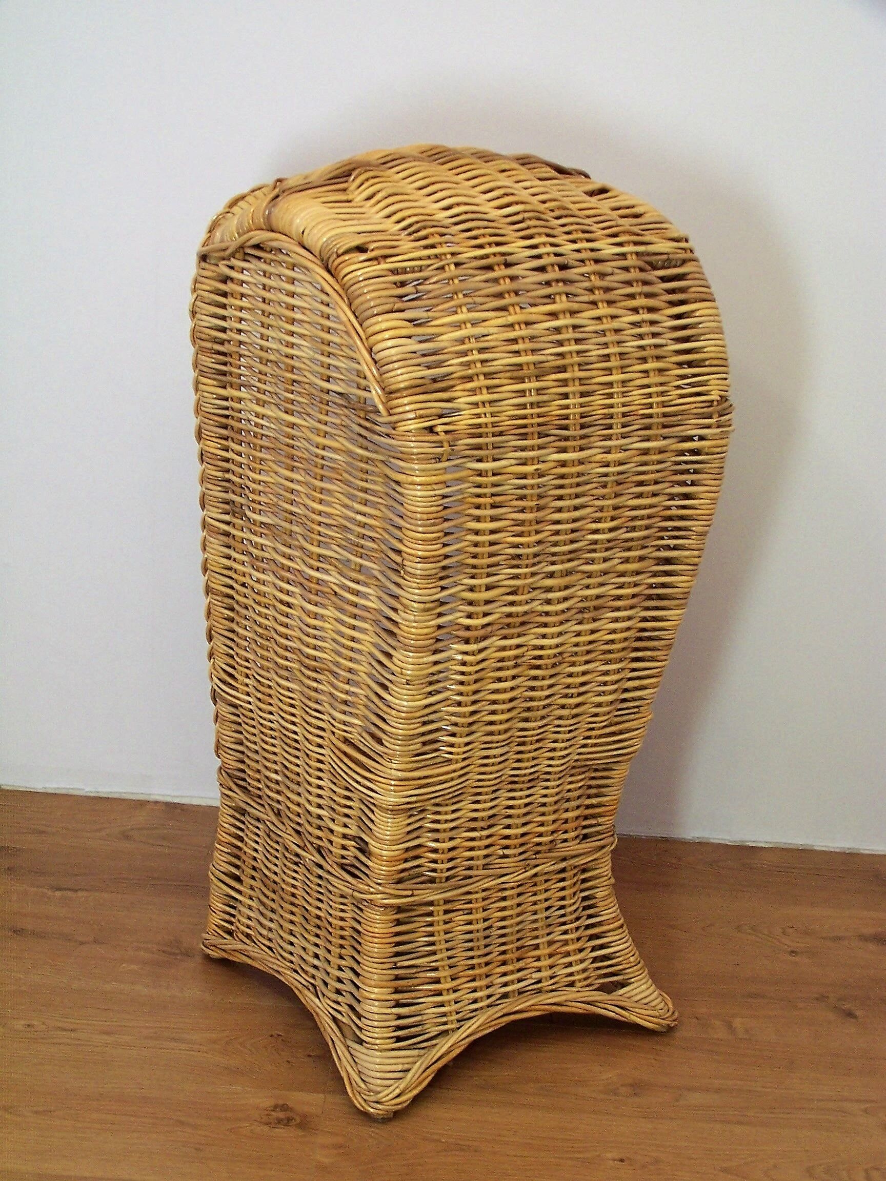 Children's rattan chair called "cabin"