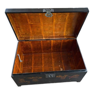 Lacquered Chinese chest