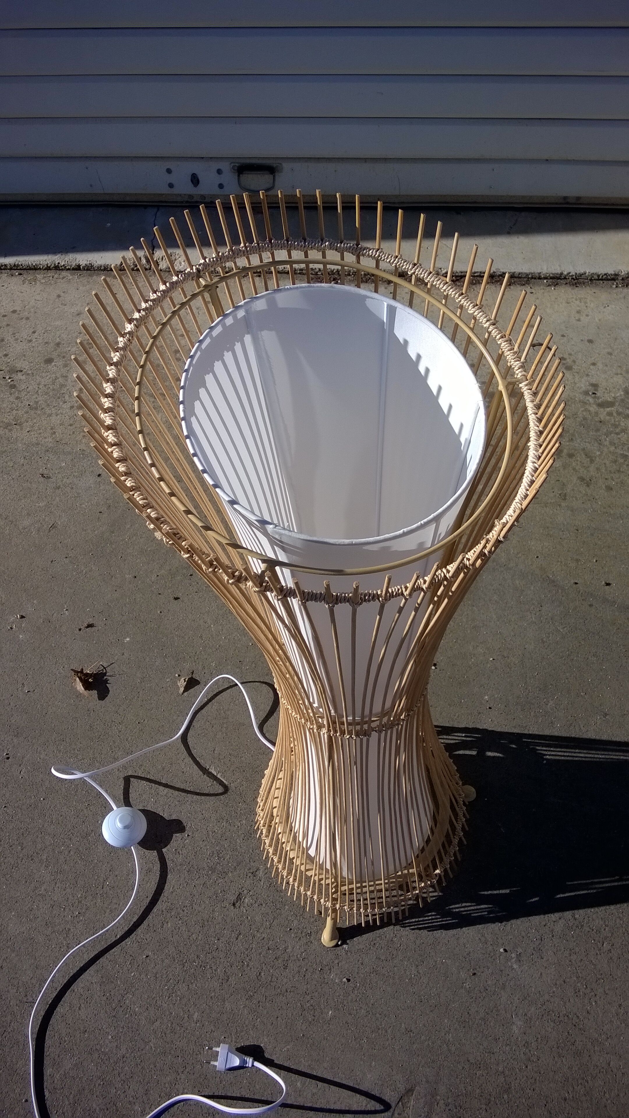 Rattan lamppost