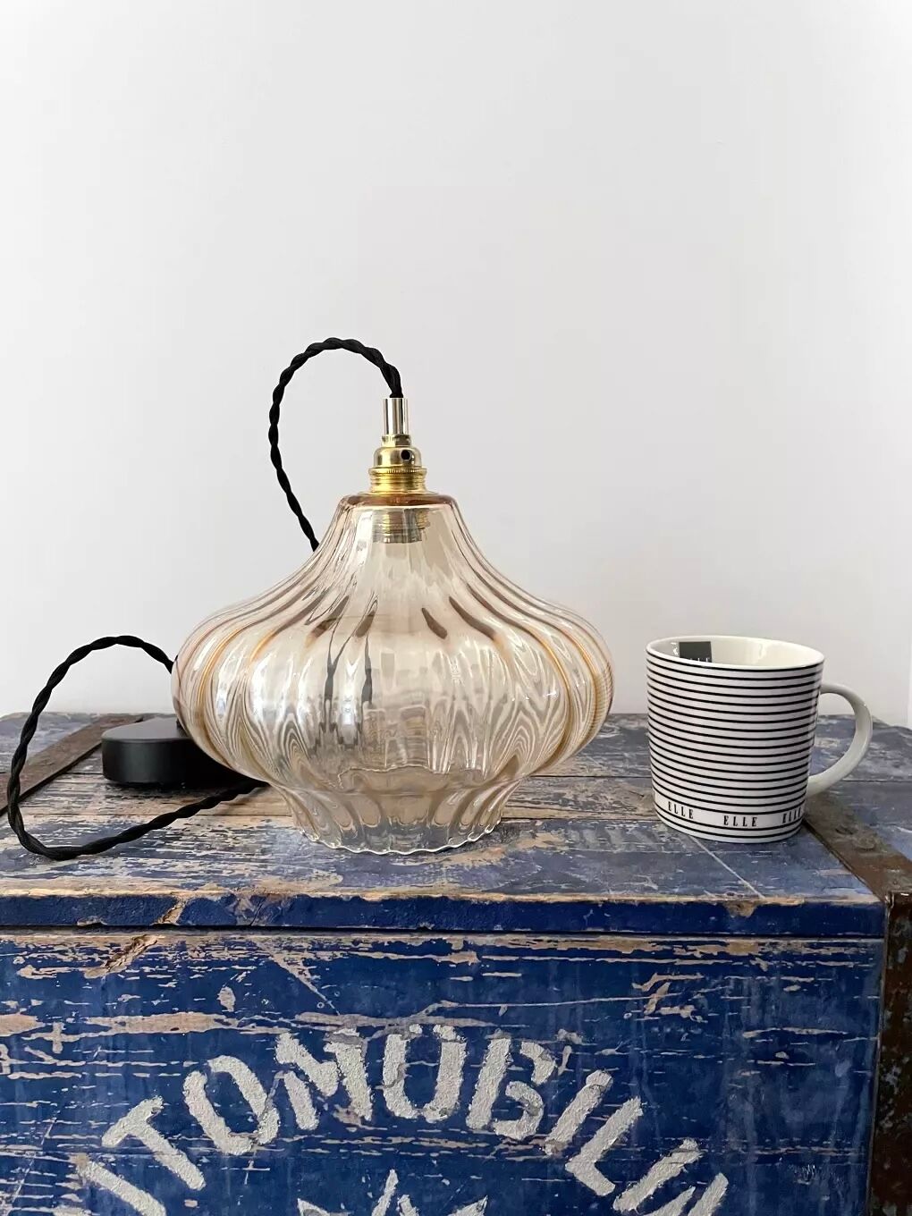 Vintage suspension lamp in gold glass