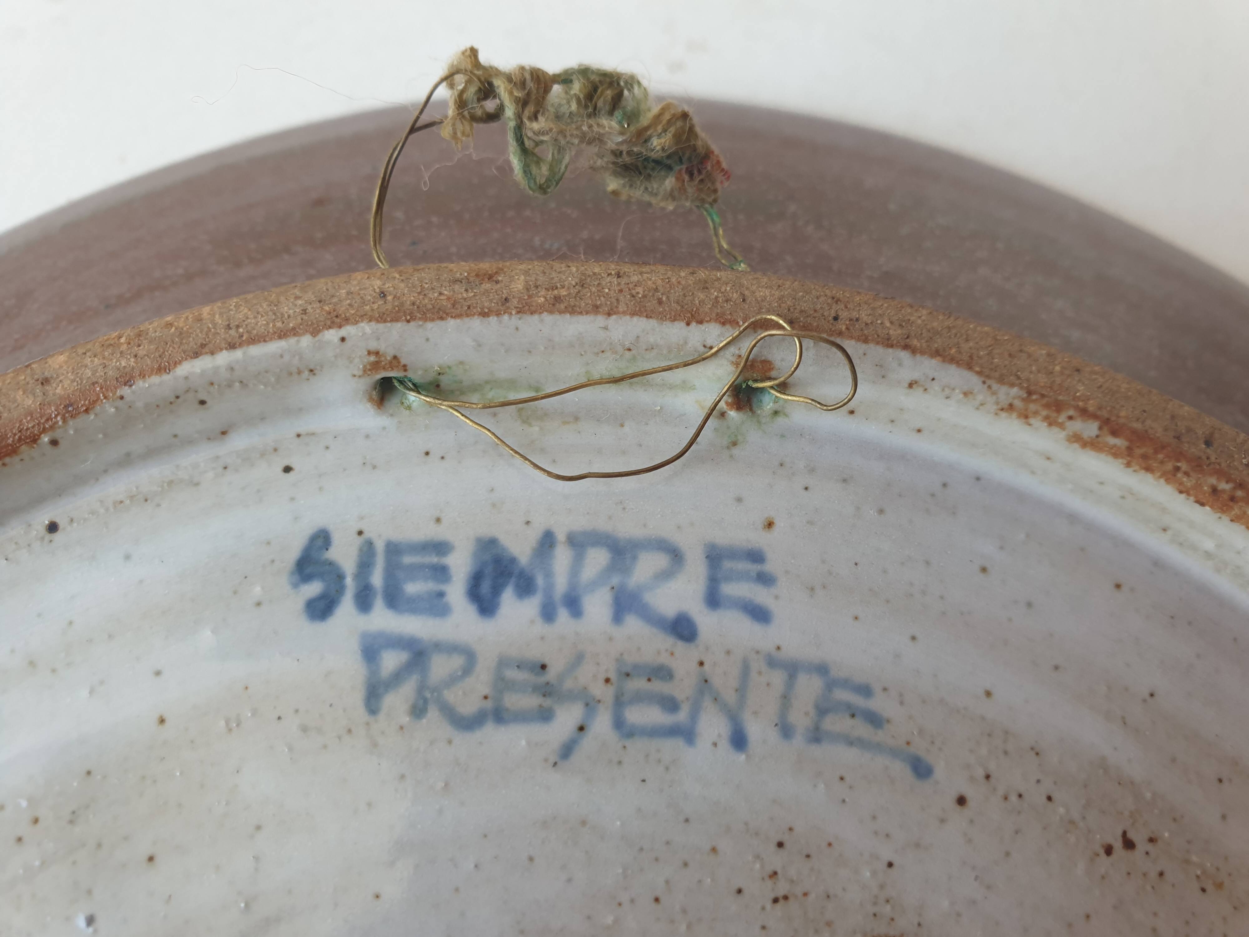 Très belle assiette en céramique Signée Paco Padilla