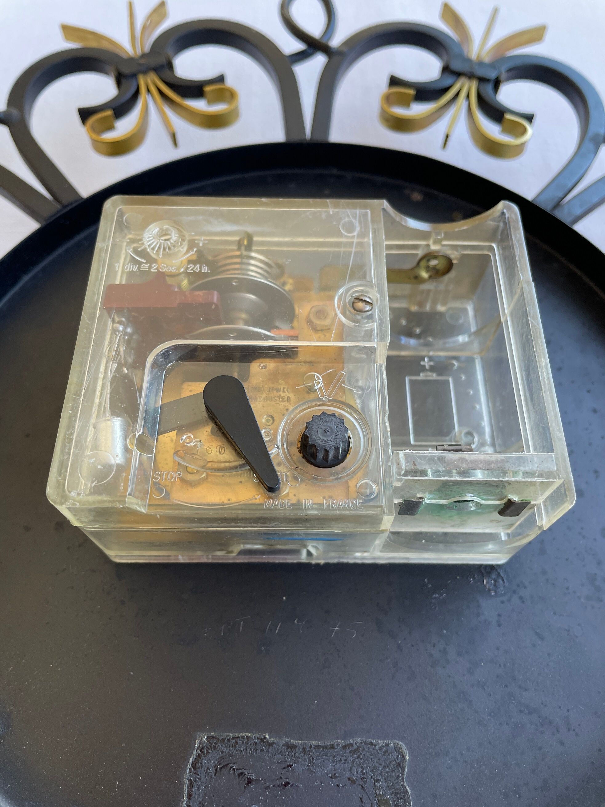 Wall clock Featured from the 60s