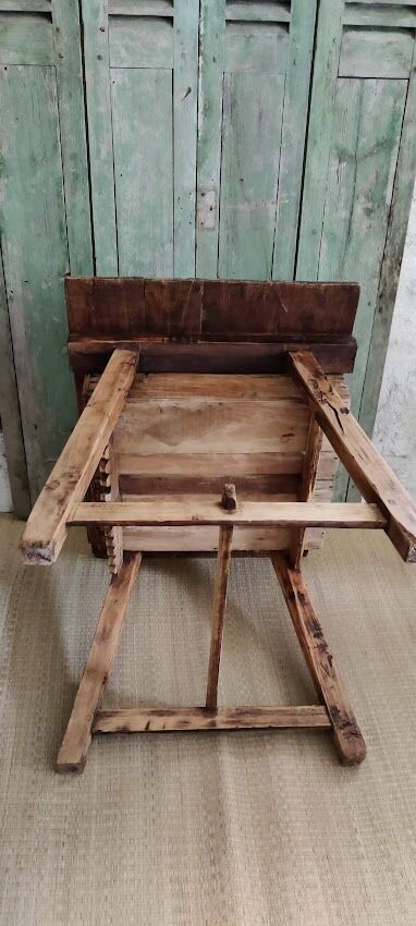 cottage table / folk art