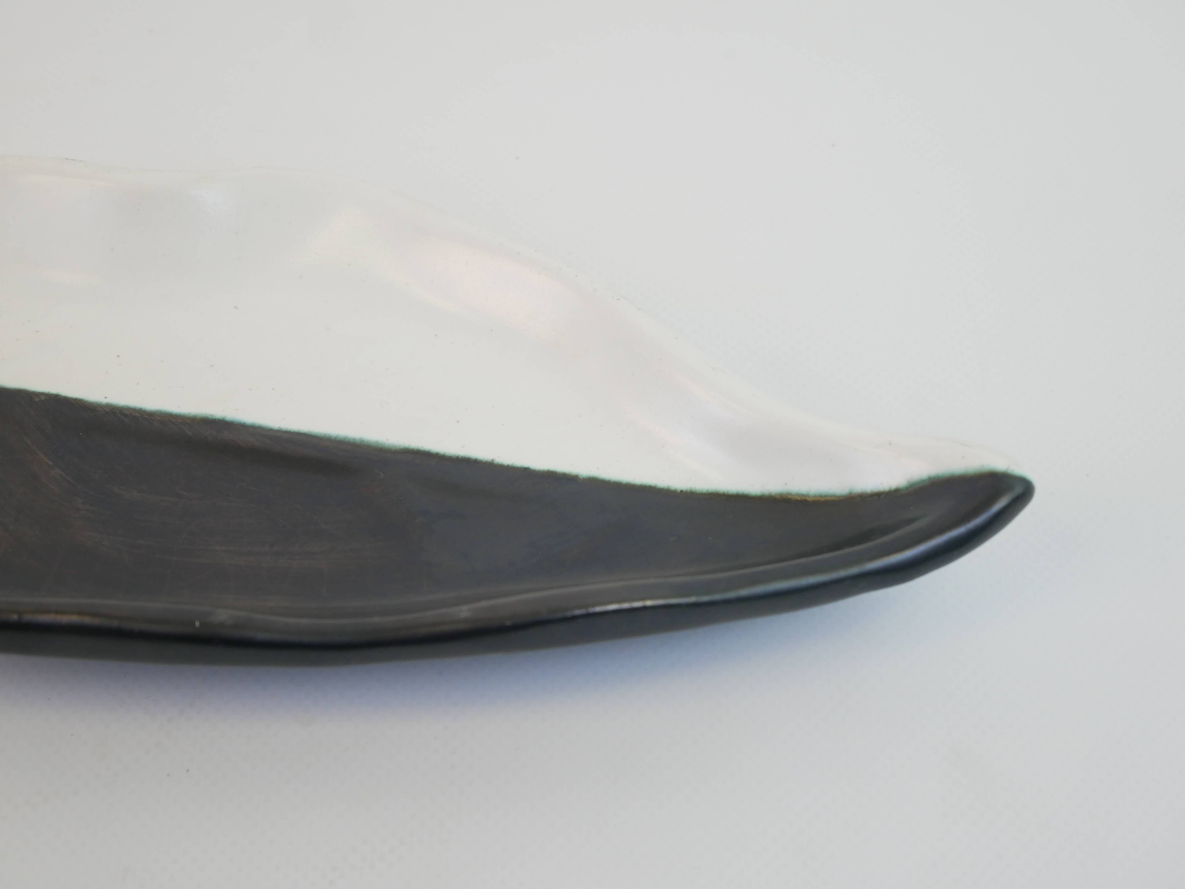 Leaf-shaped pocket emptier, two-tone ceramic by Cerenne Vallauris