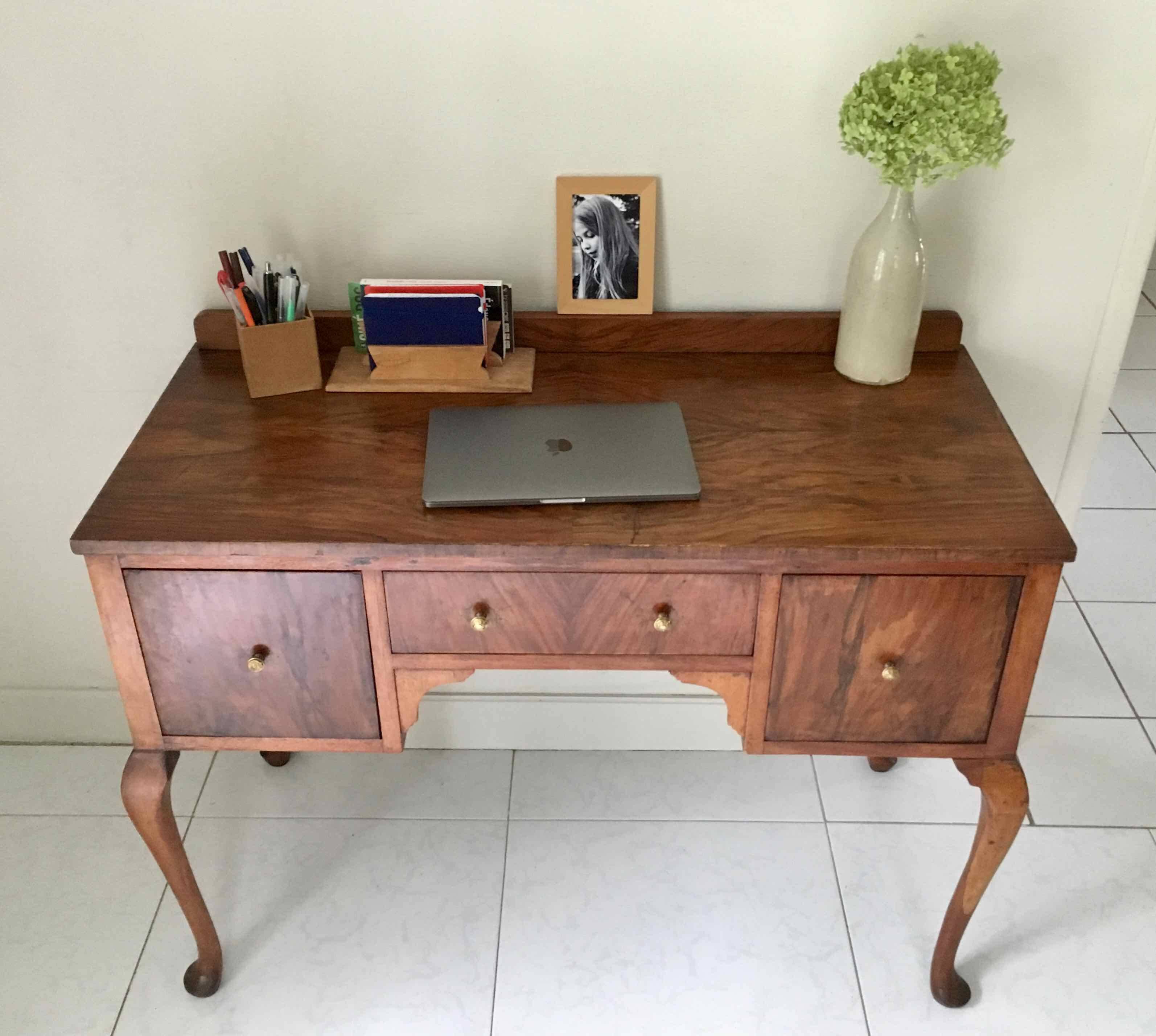 Bureau 1950 pieds galbés