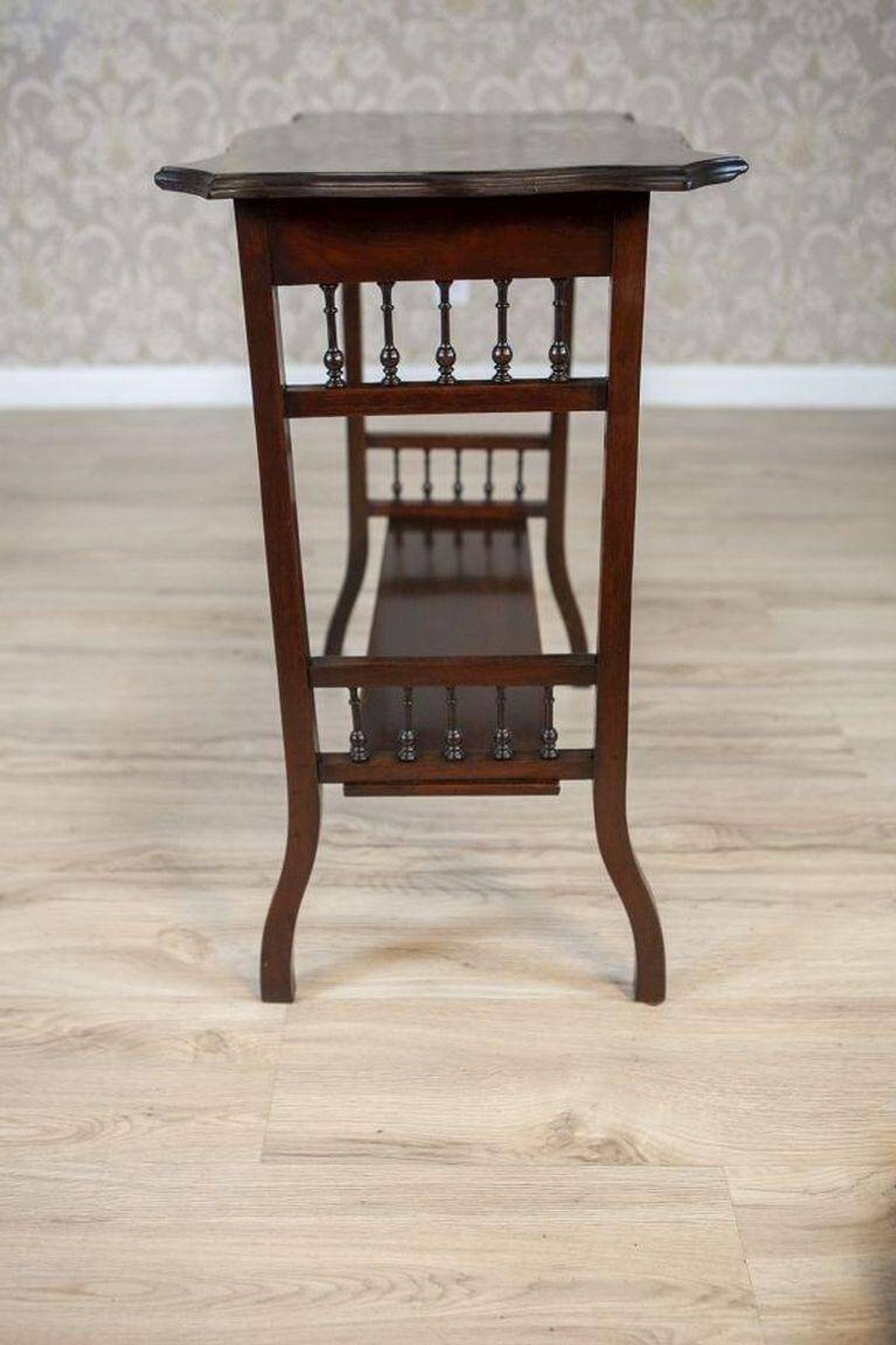 Table d'appoint en palissandre des années 20, en shellac, années 1950.