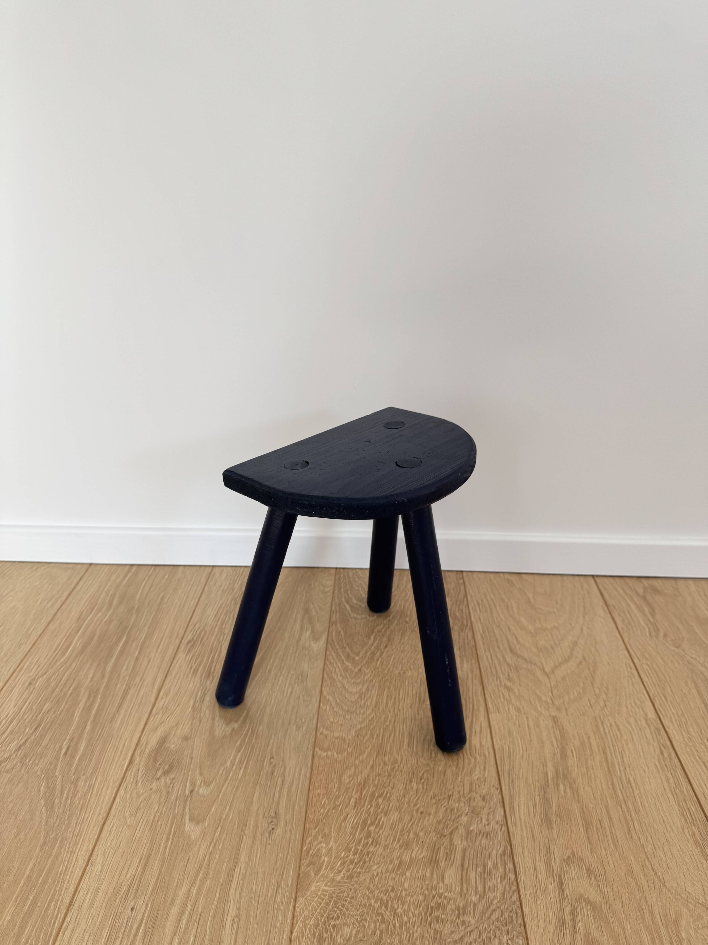 Antique cowherd plant stool / milking / close navy blue tripod