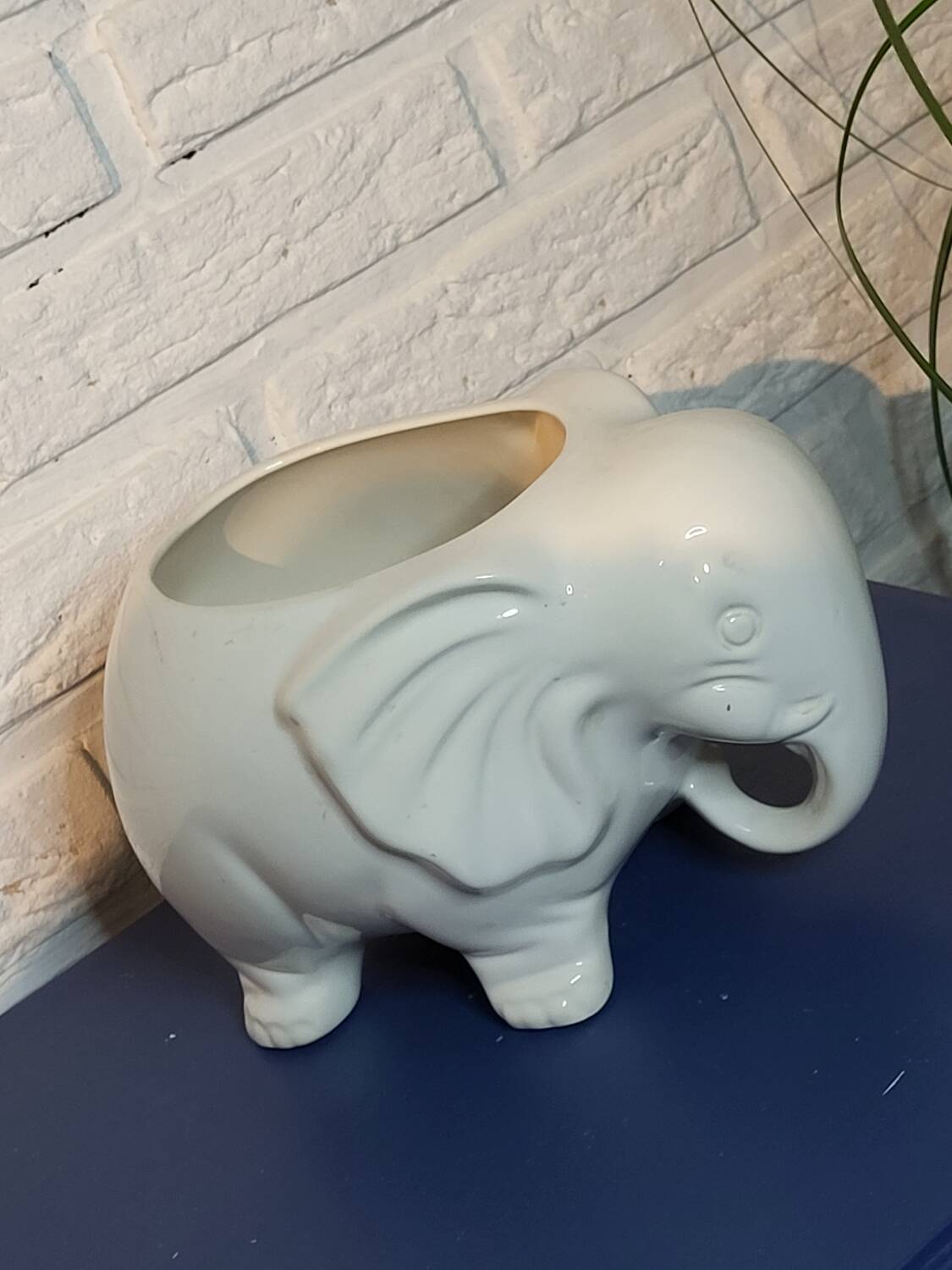 Elephant plant pot