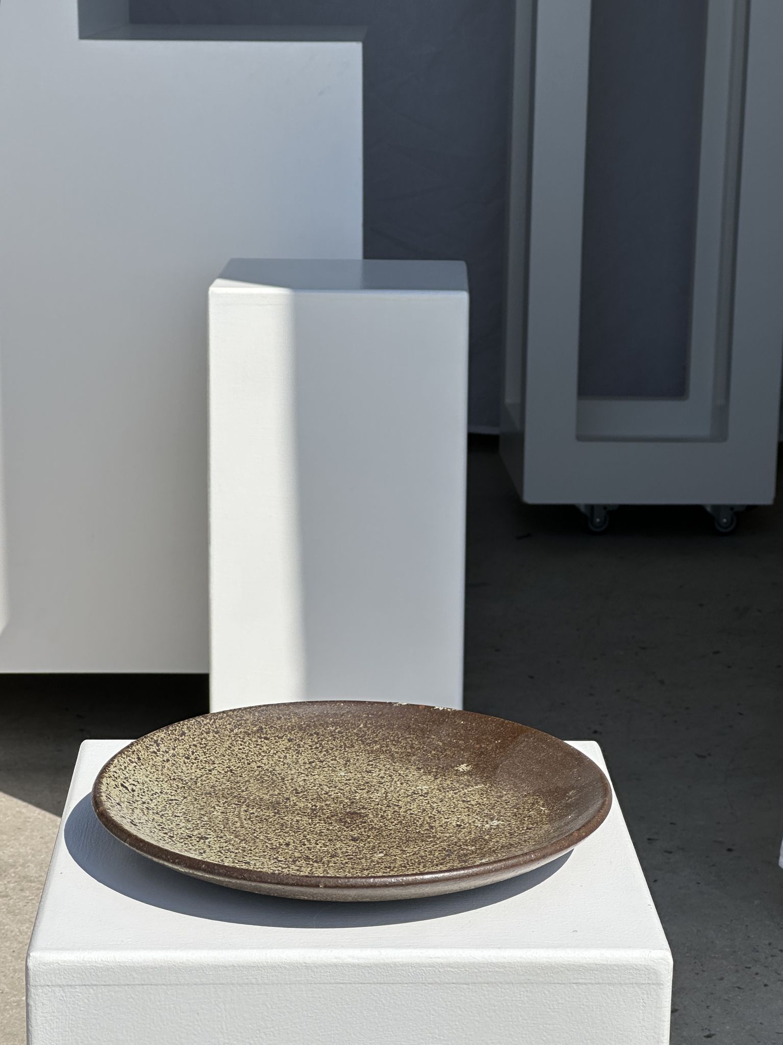 Plat en céramique vert indonésien D:26,5