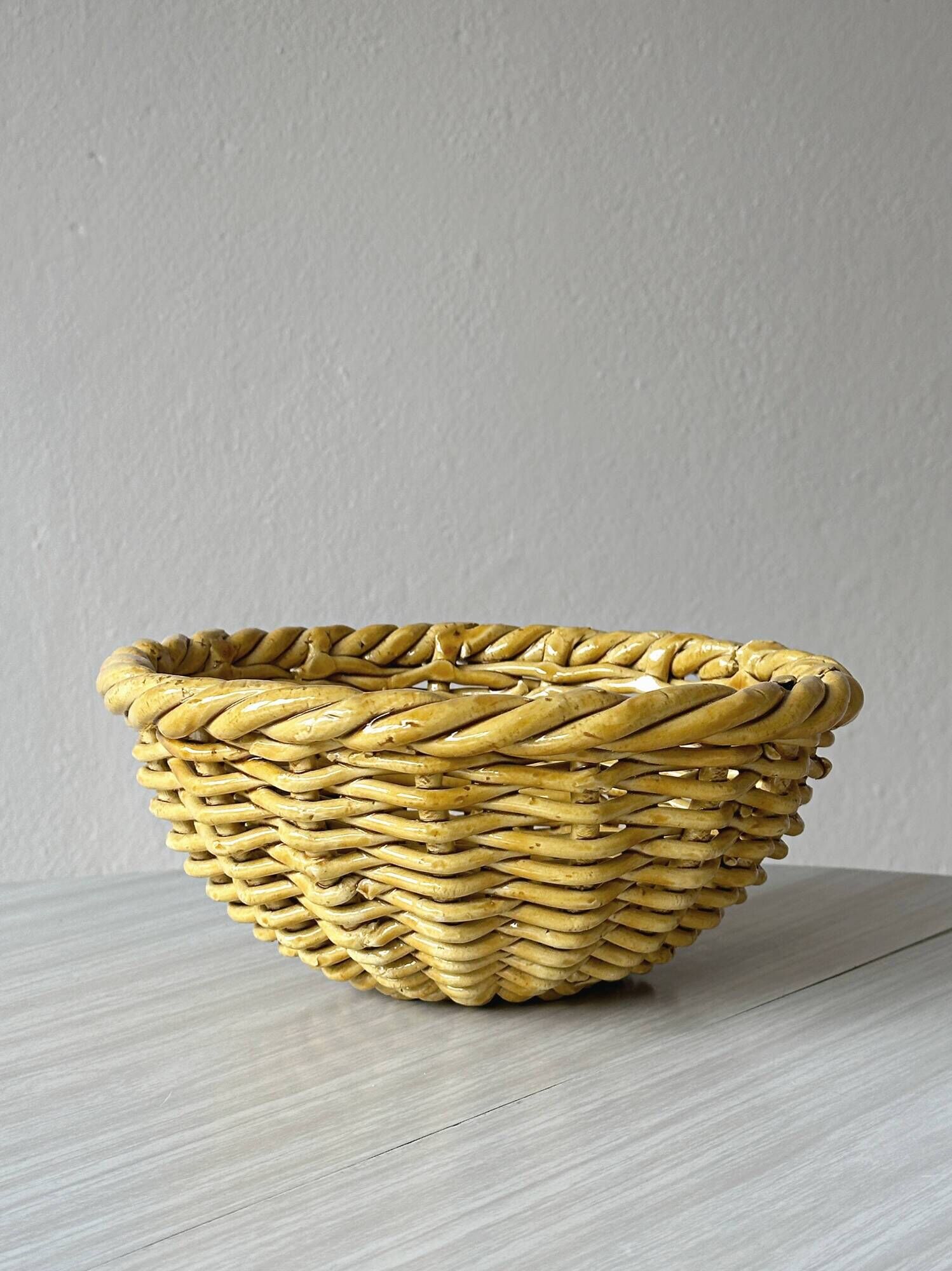 Yellow ceramic basket with wicker effect