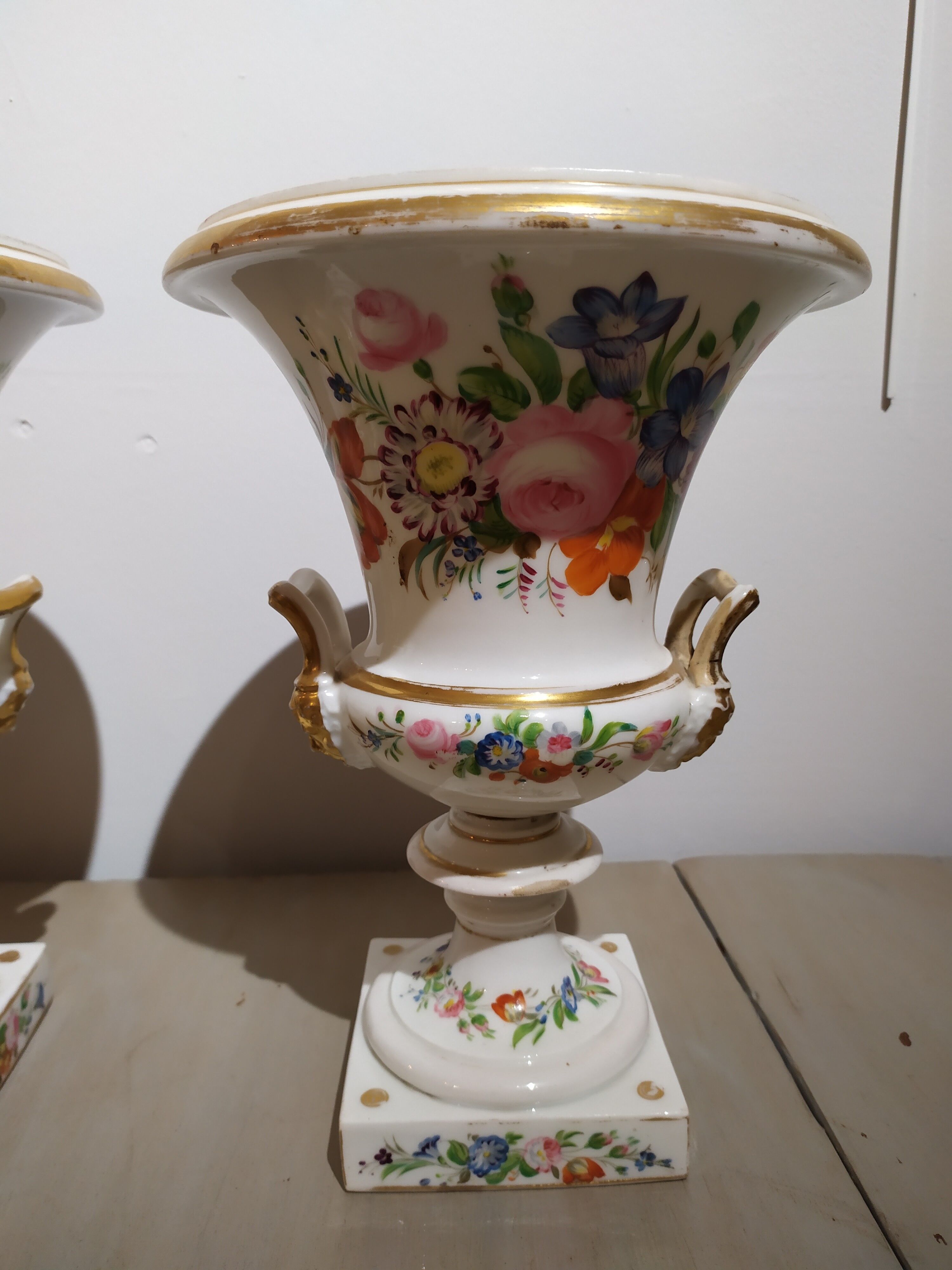 Paire de vases dits "Médicis"