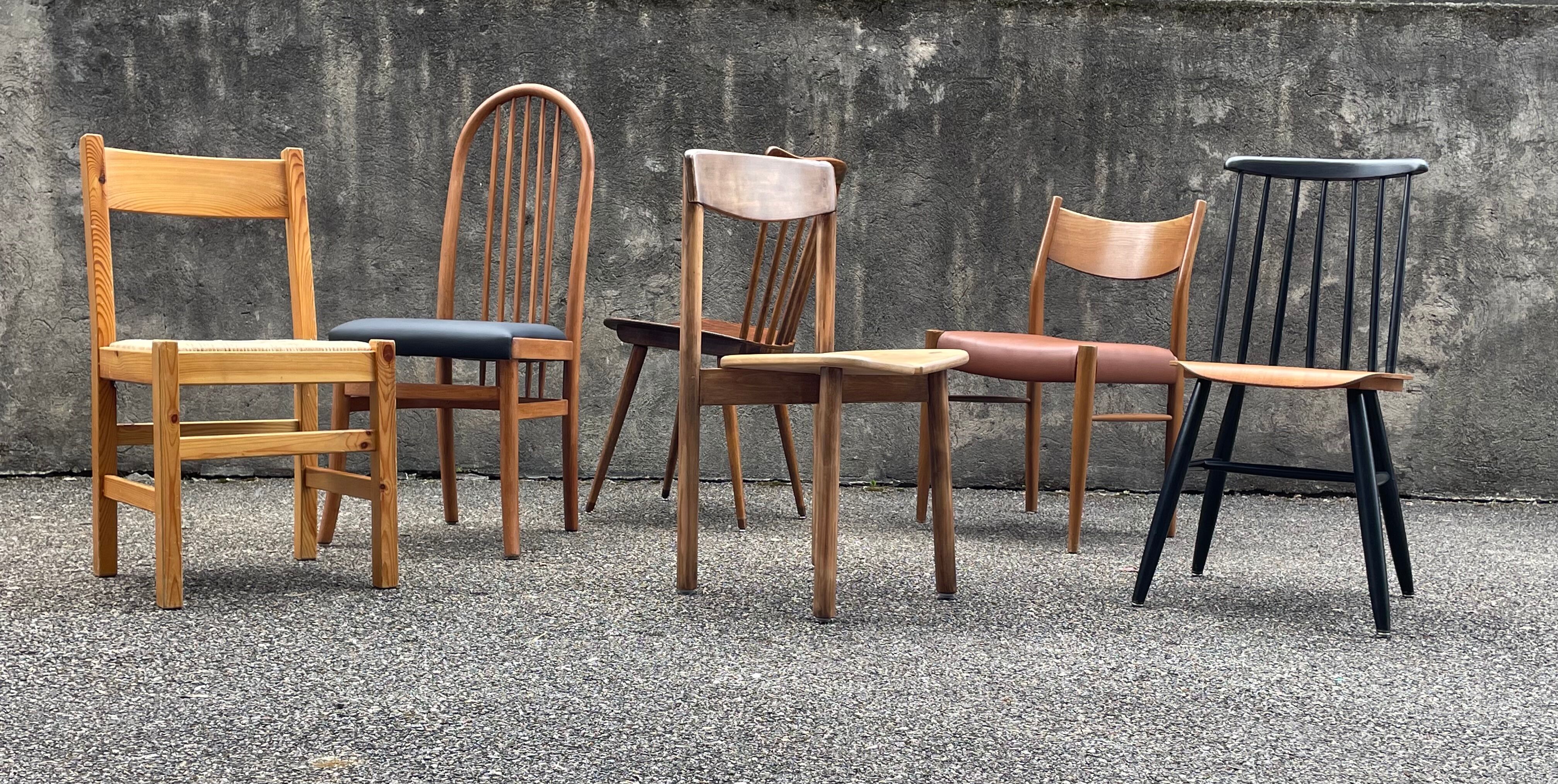 Series of 6 mismatched vintage chairs