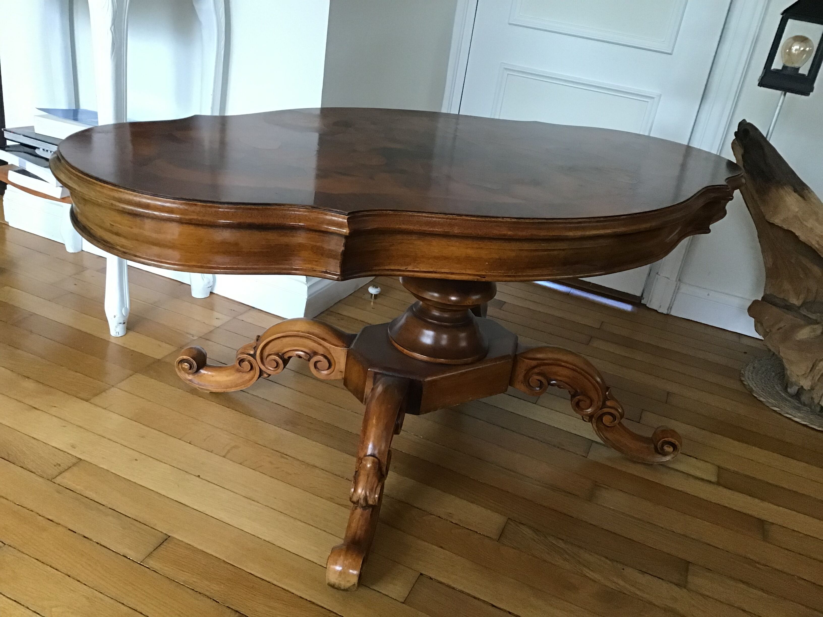 Violin table