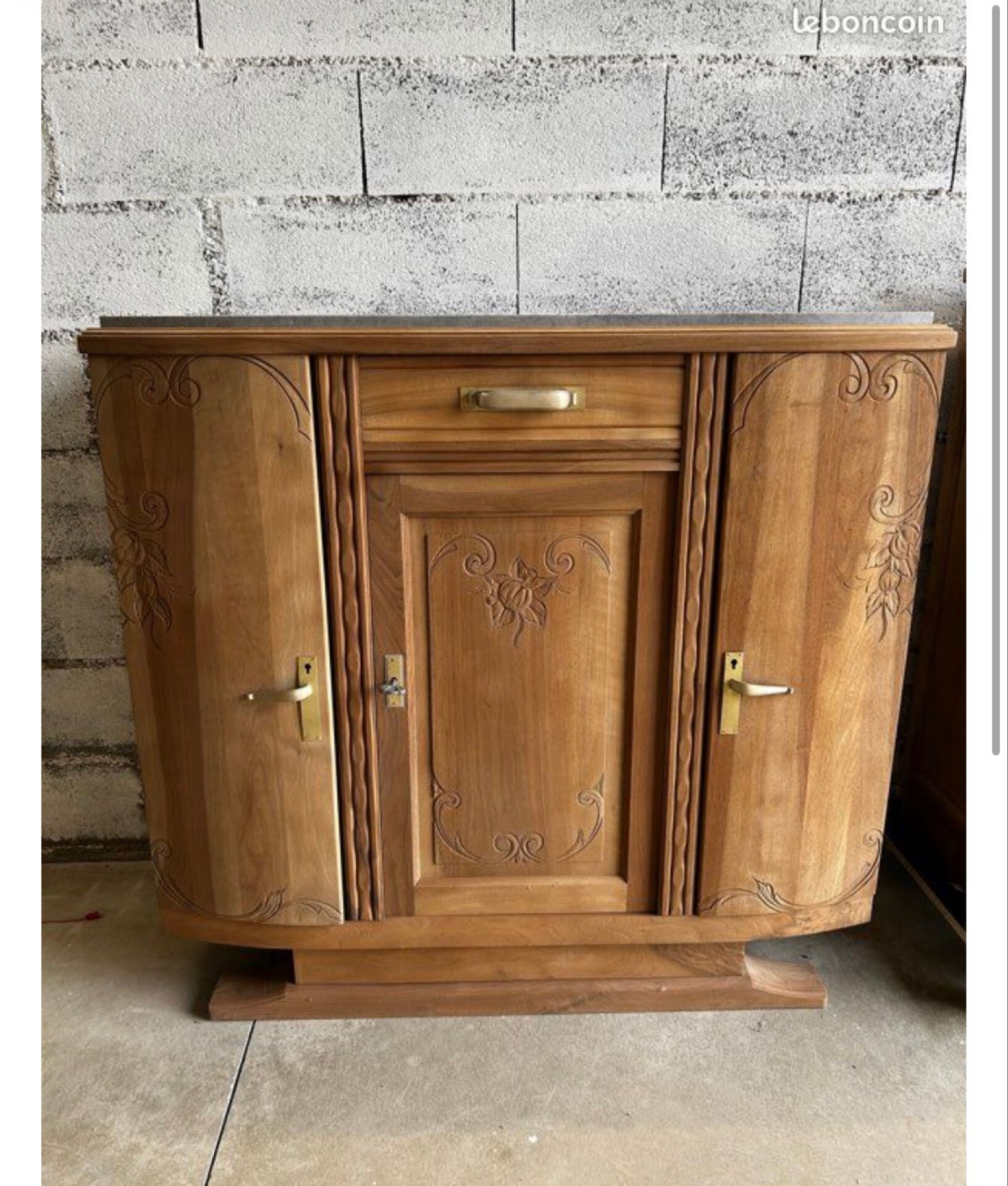 Buffet very art deco in raw walnut