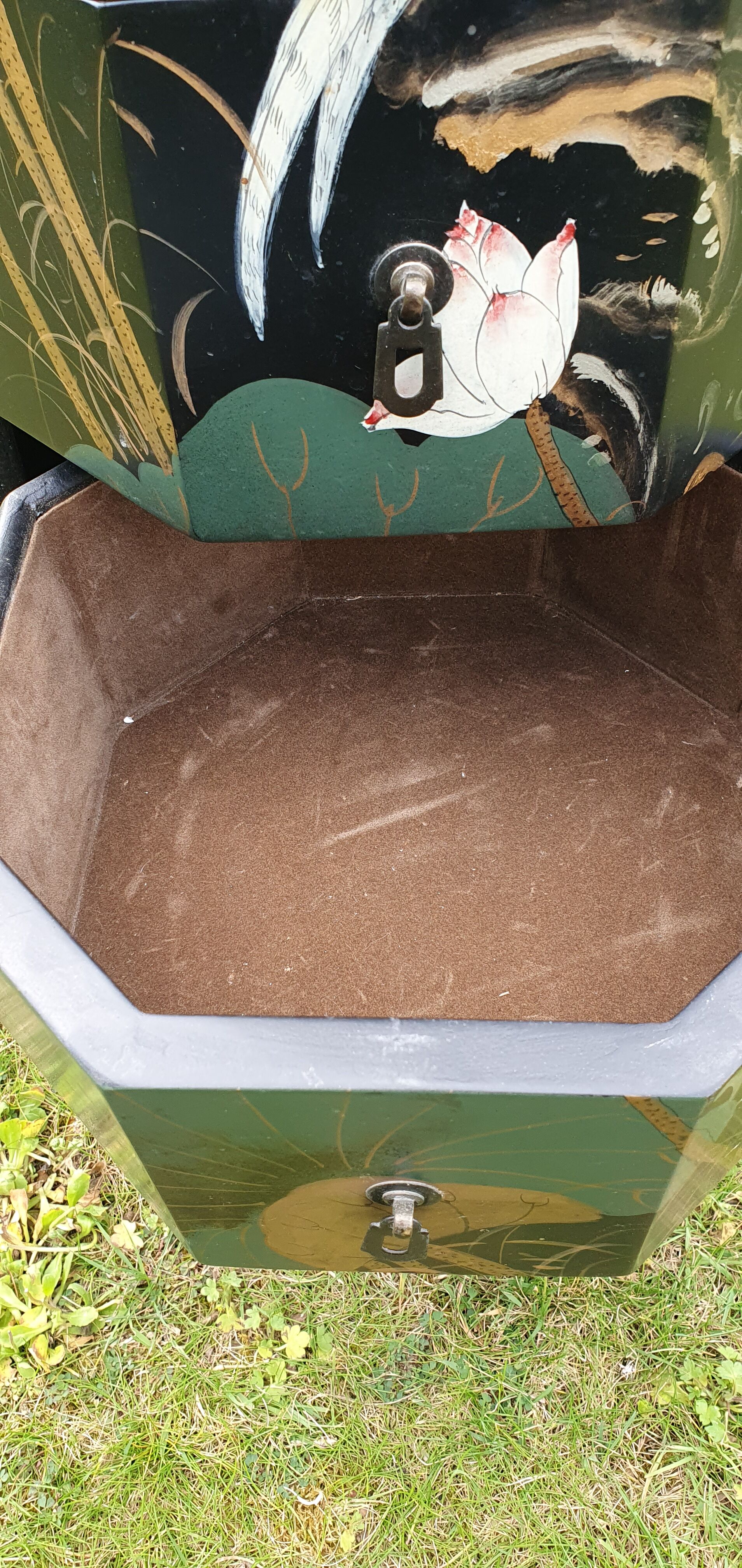 Asian rag picker 8 drawers