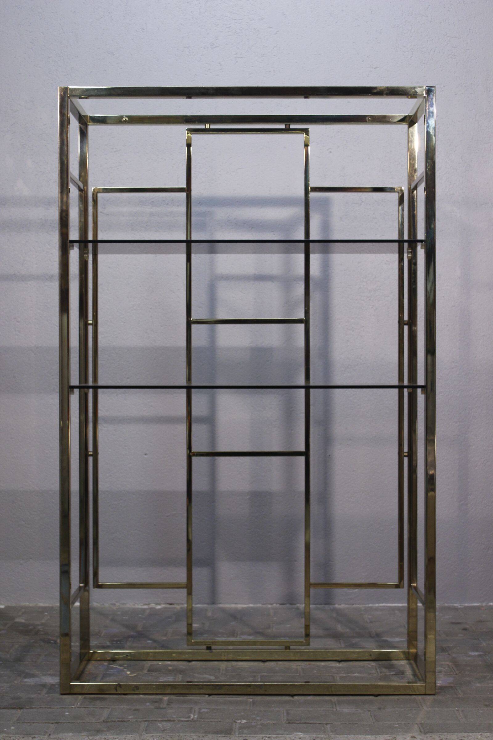 Post-modern shelf in gilded brass, Italy 1970s