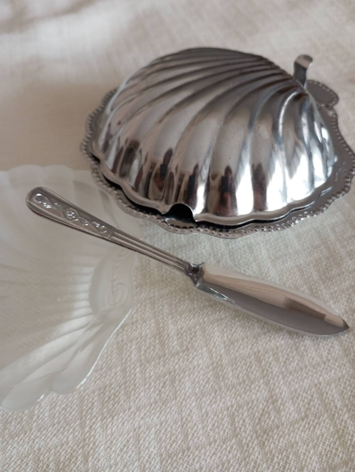 Shell butter dish
