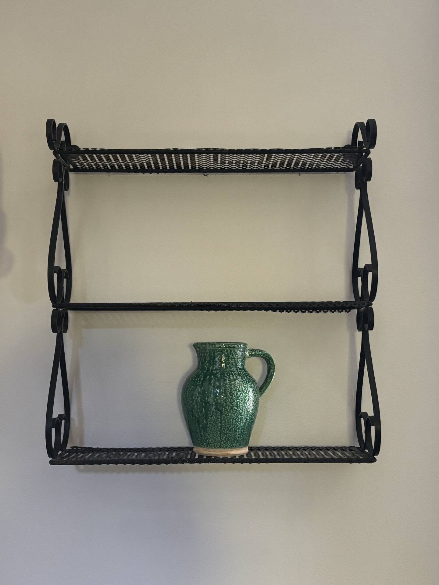 Perforated metal shelf dlg Mategot