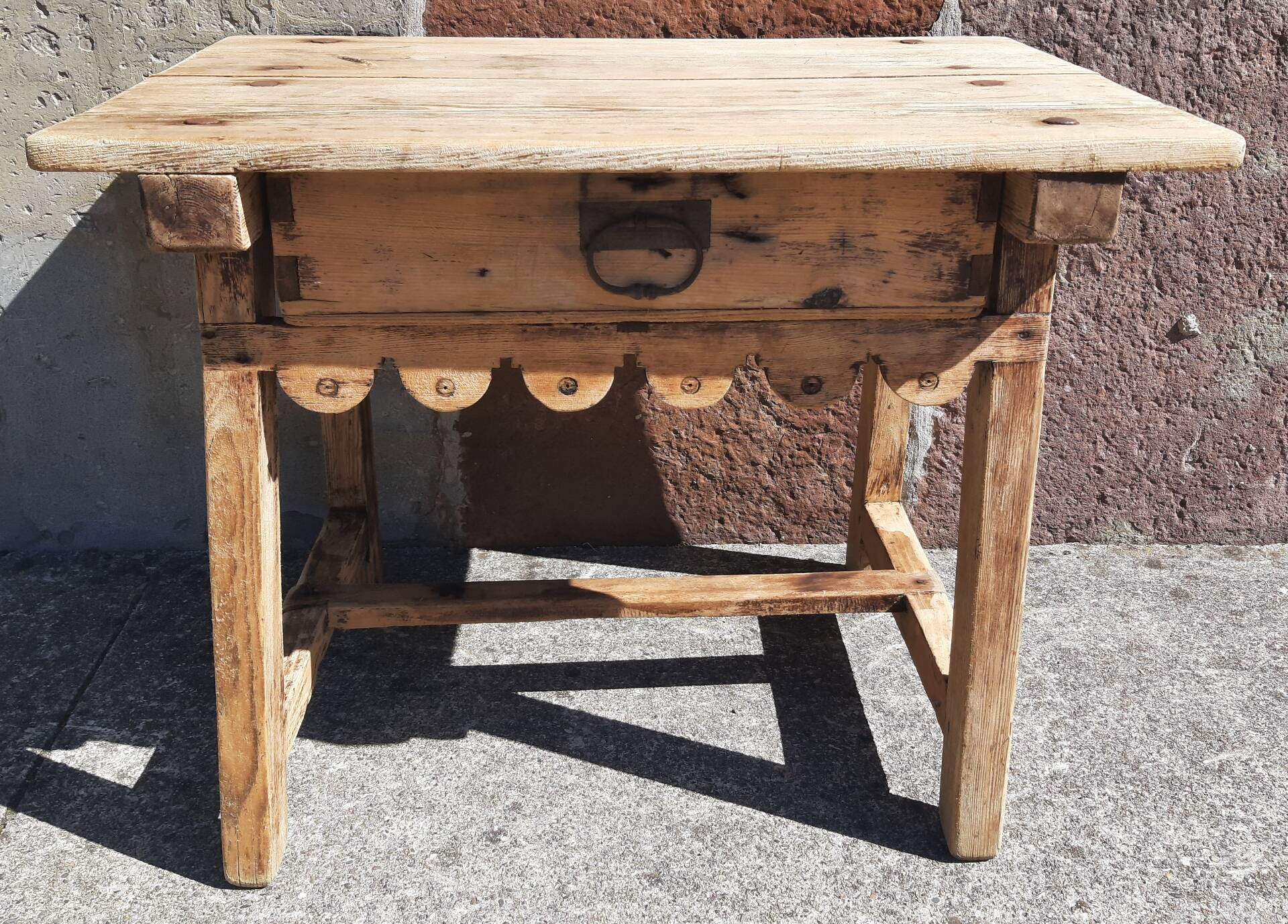 Table basse ou d' appoint. (18ème siècle)