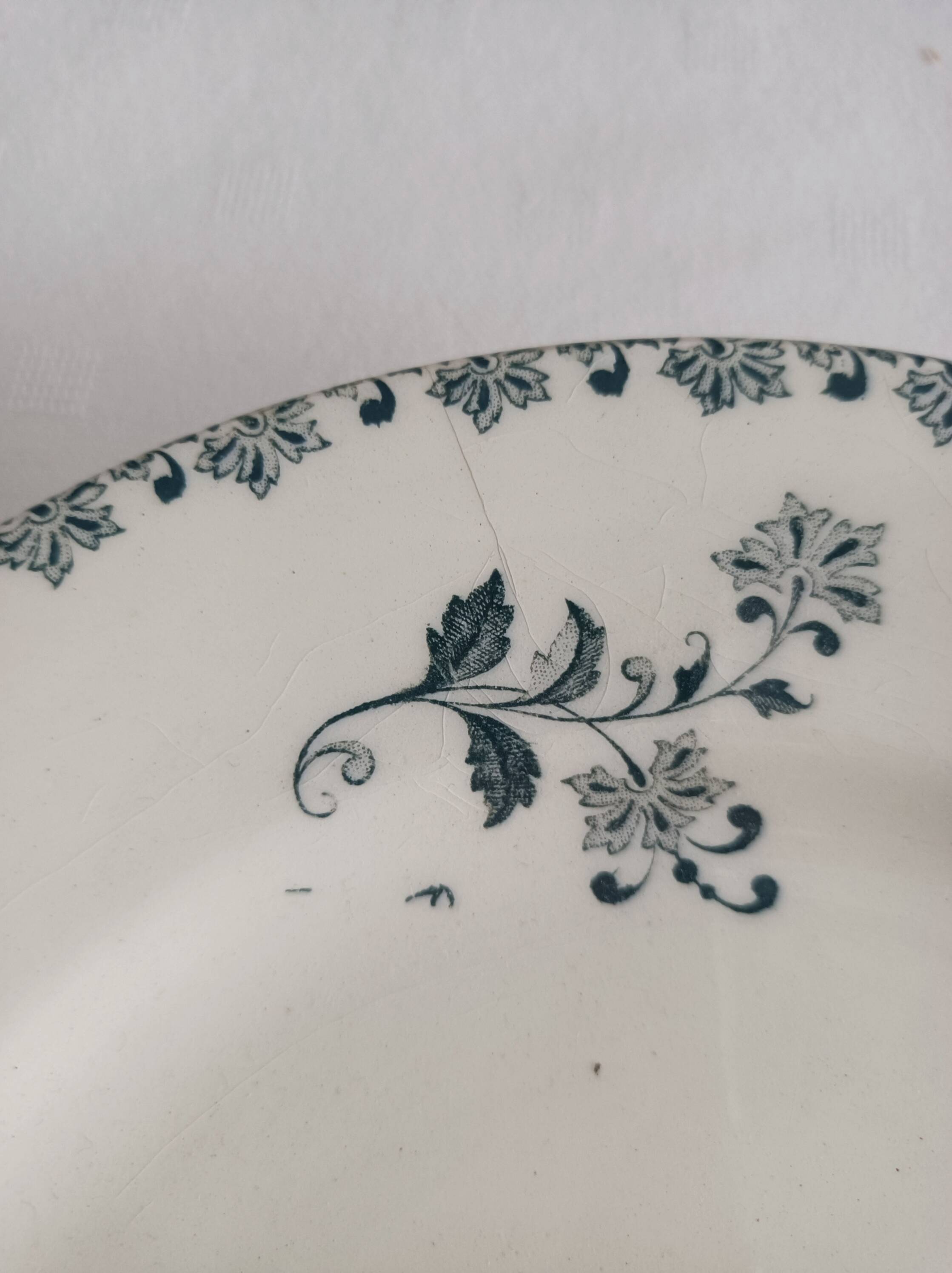 Assiette montée terre de fer Salins, Chantilly