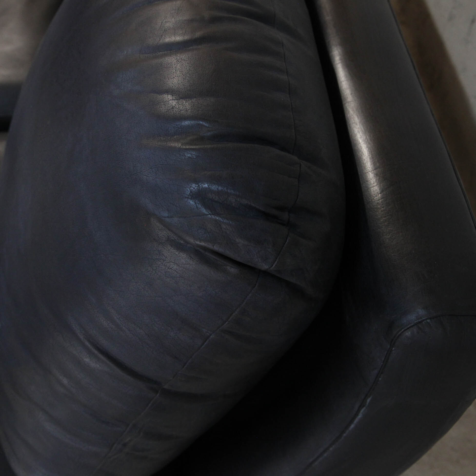 Leather and laminate sofa signed Willy Rizzo
