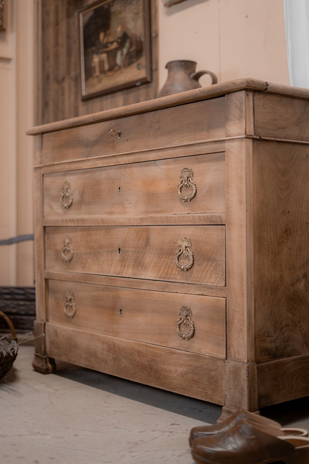 Commode en noyer massif