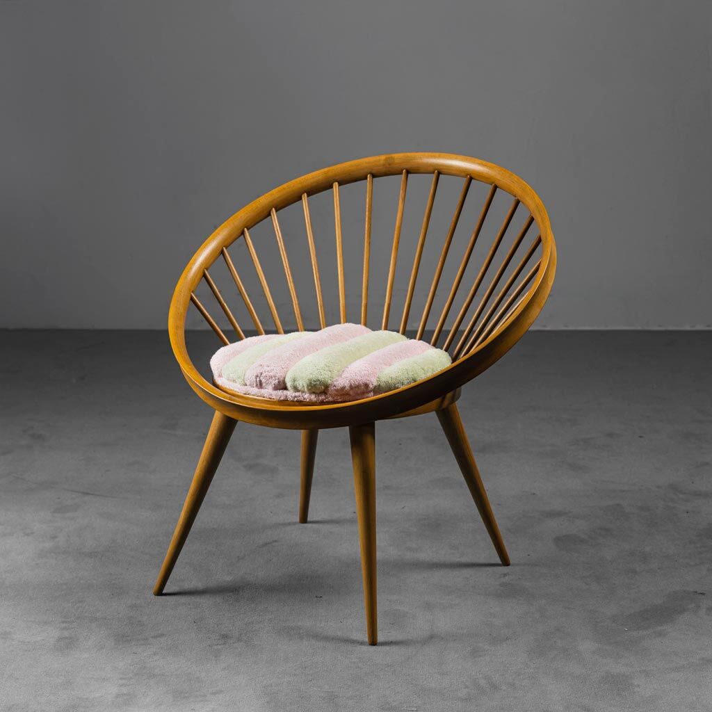 circular armchair in 60s vintage modern sponge