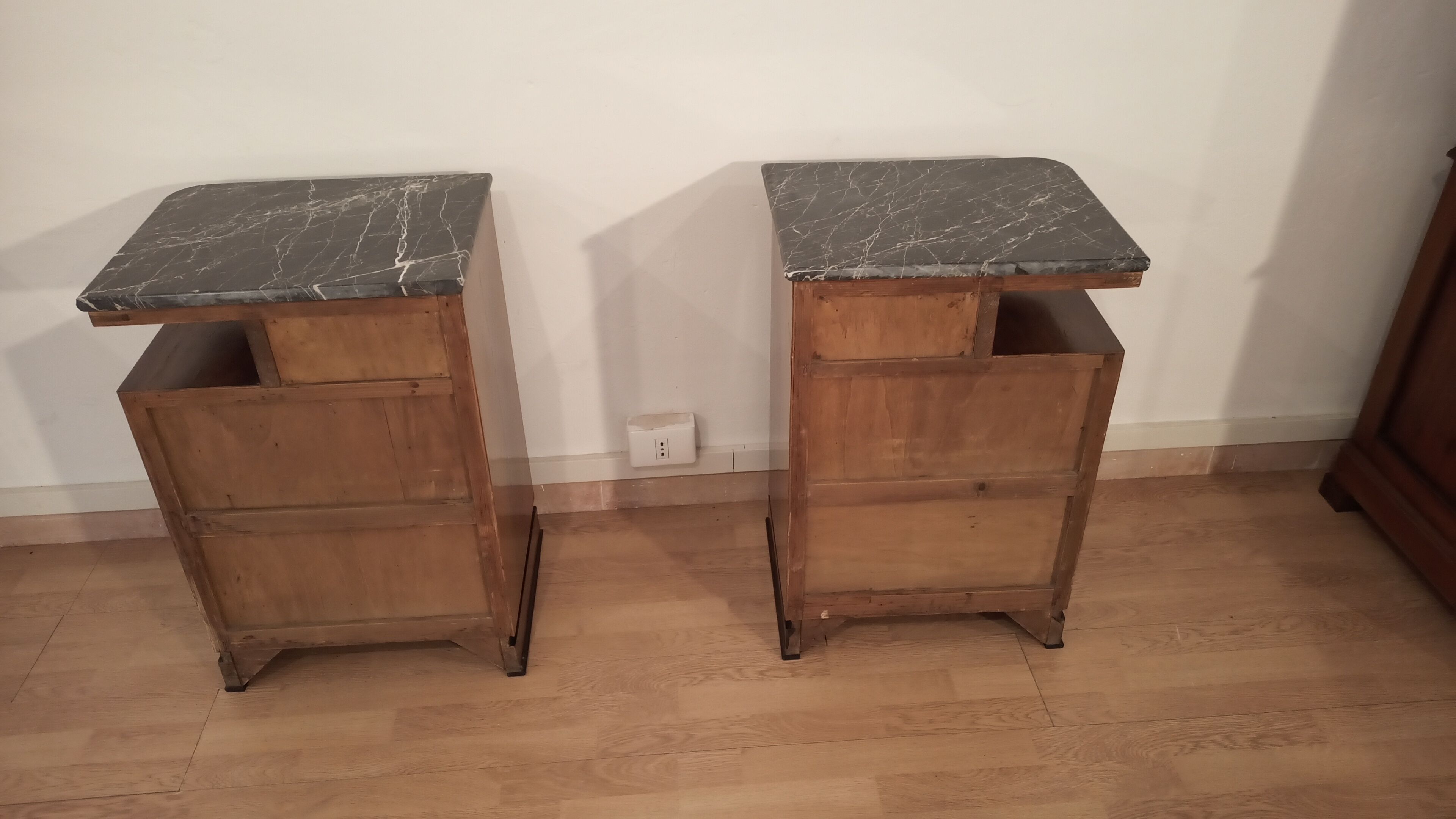 Tables de chevet italiennes Art Déco en noyer, Set de 2