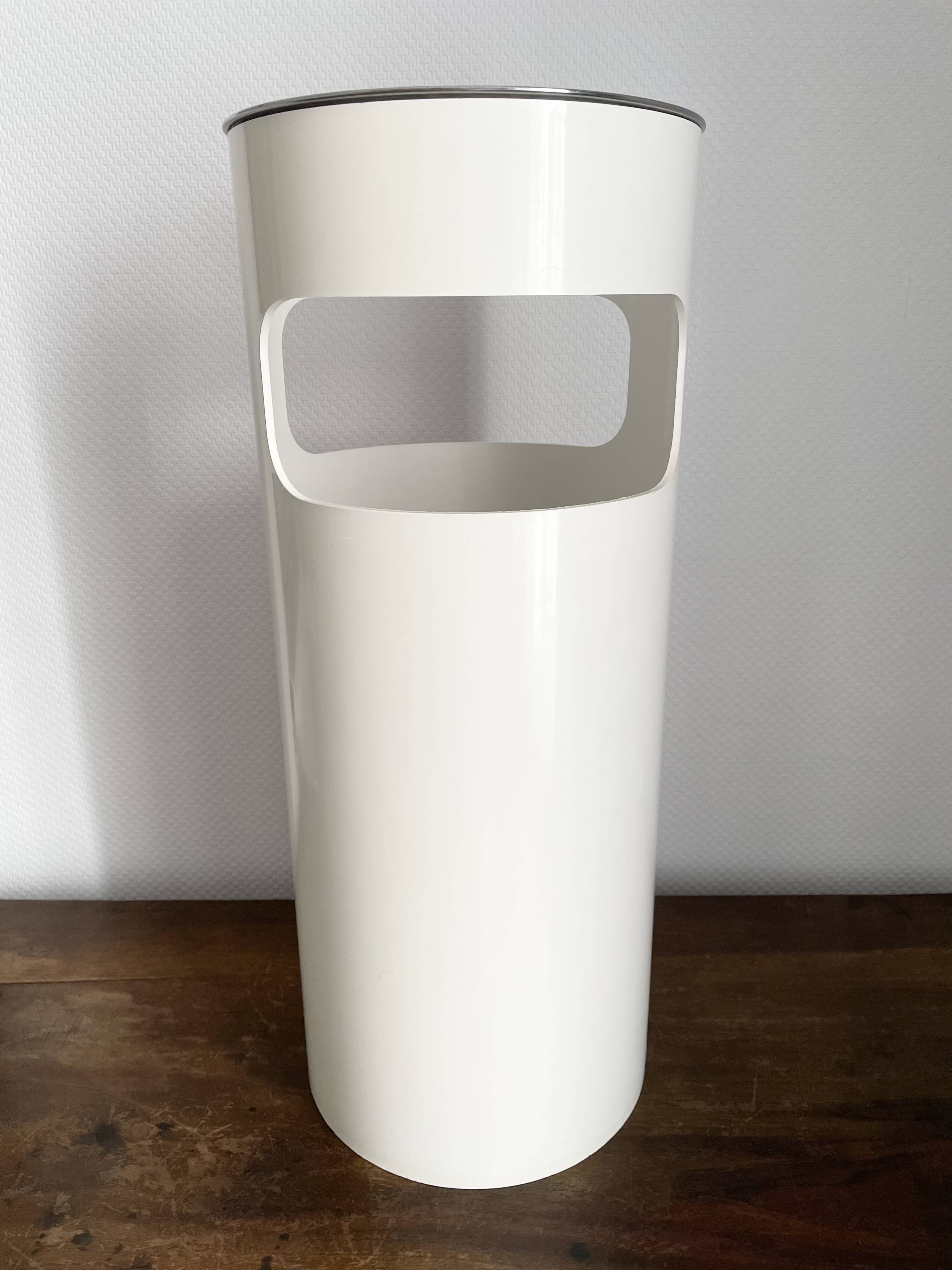 Kartell Gino Colombini white plastic umbrella stand from the 70s