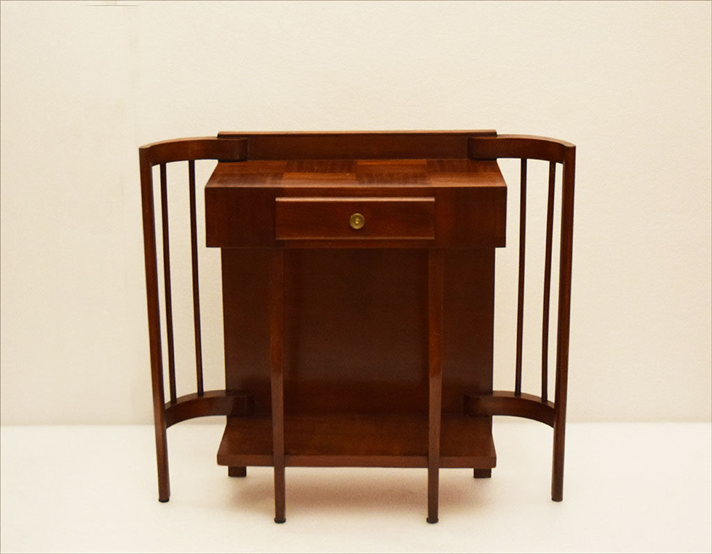 Console en bois de noyer courbé 1940