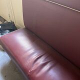 Restaurant-style bench in Bordeaux faux leather.