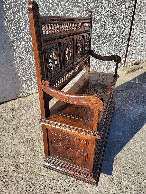 Breton chest bench hunting scene in chene