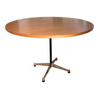 Round table Charles & Ray Eames, Vitra
