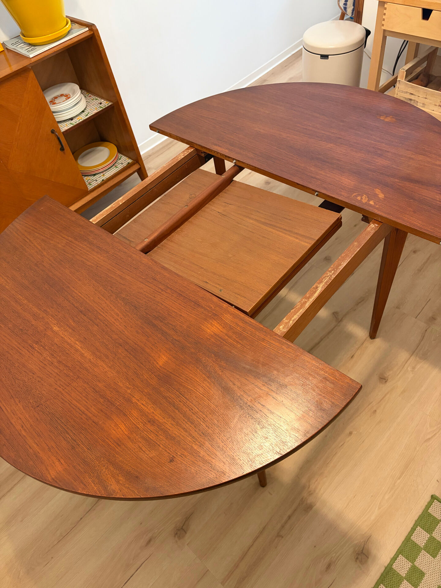 Table ronde design scandinave en teck extensible avec rallonge