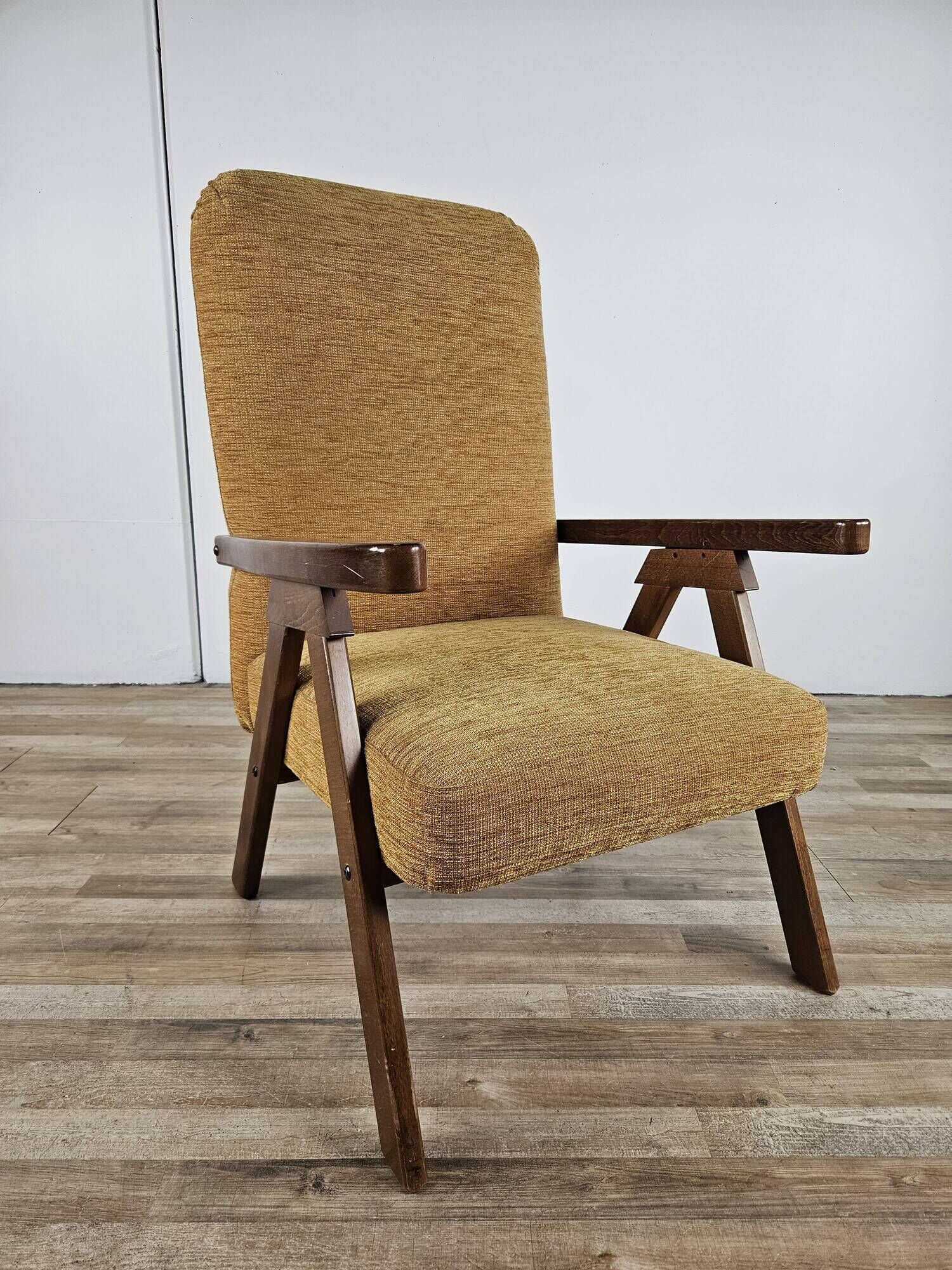 Fauteuil inclinable en bois et tissu des années 70