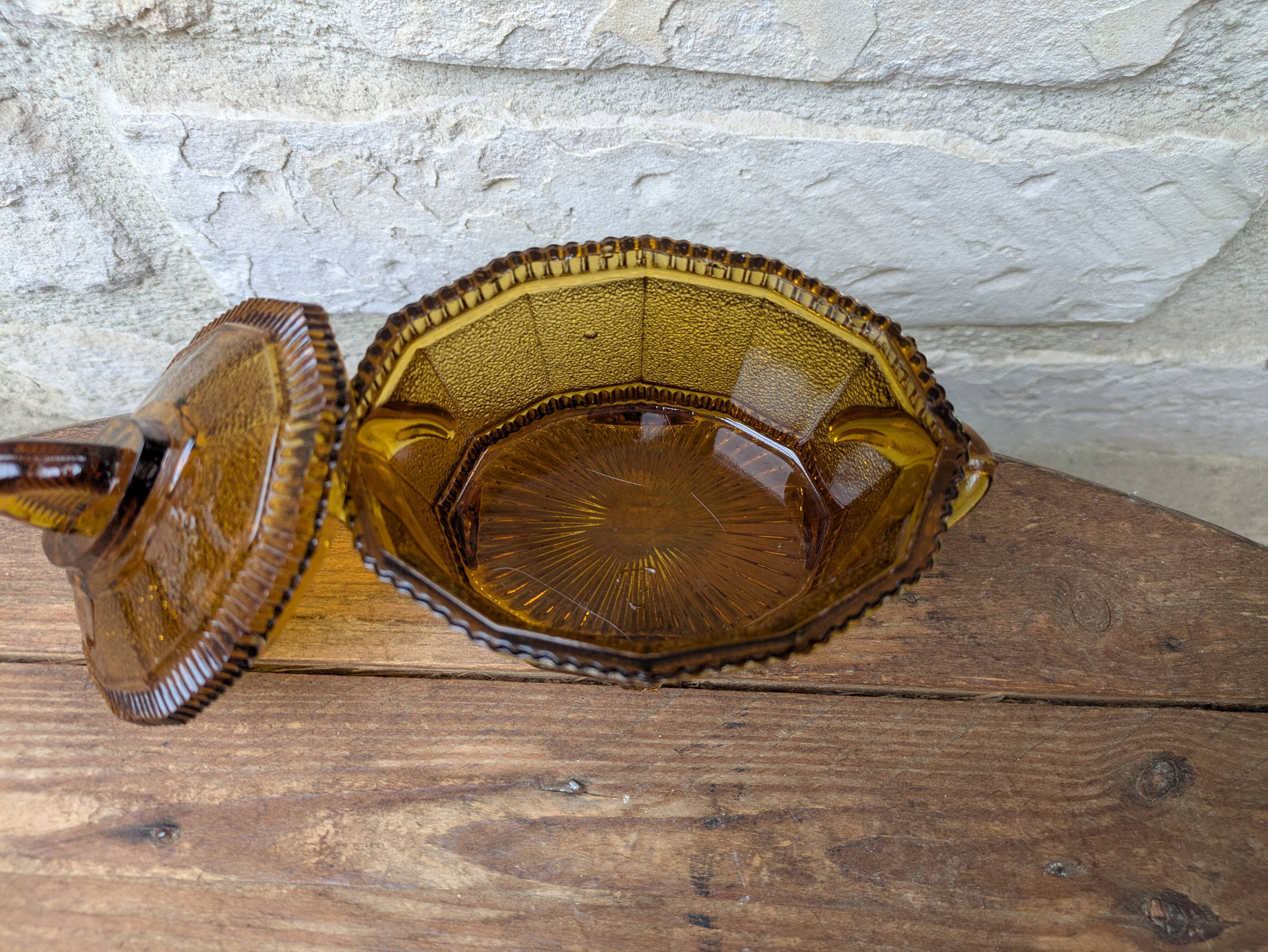 Amber glass bonbonnière with lid