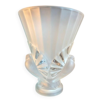 Vase with opalescent "doves" Art Deco