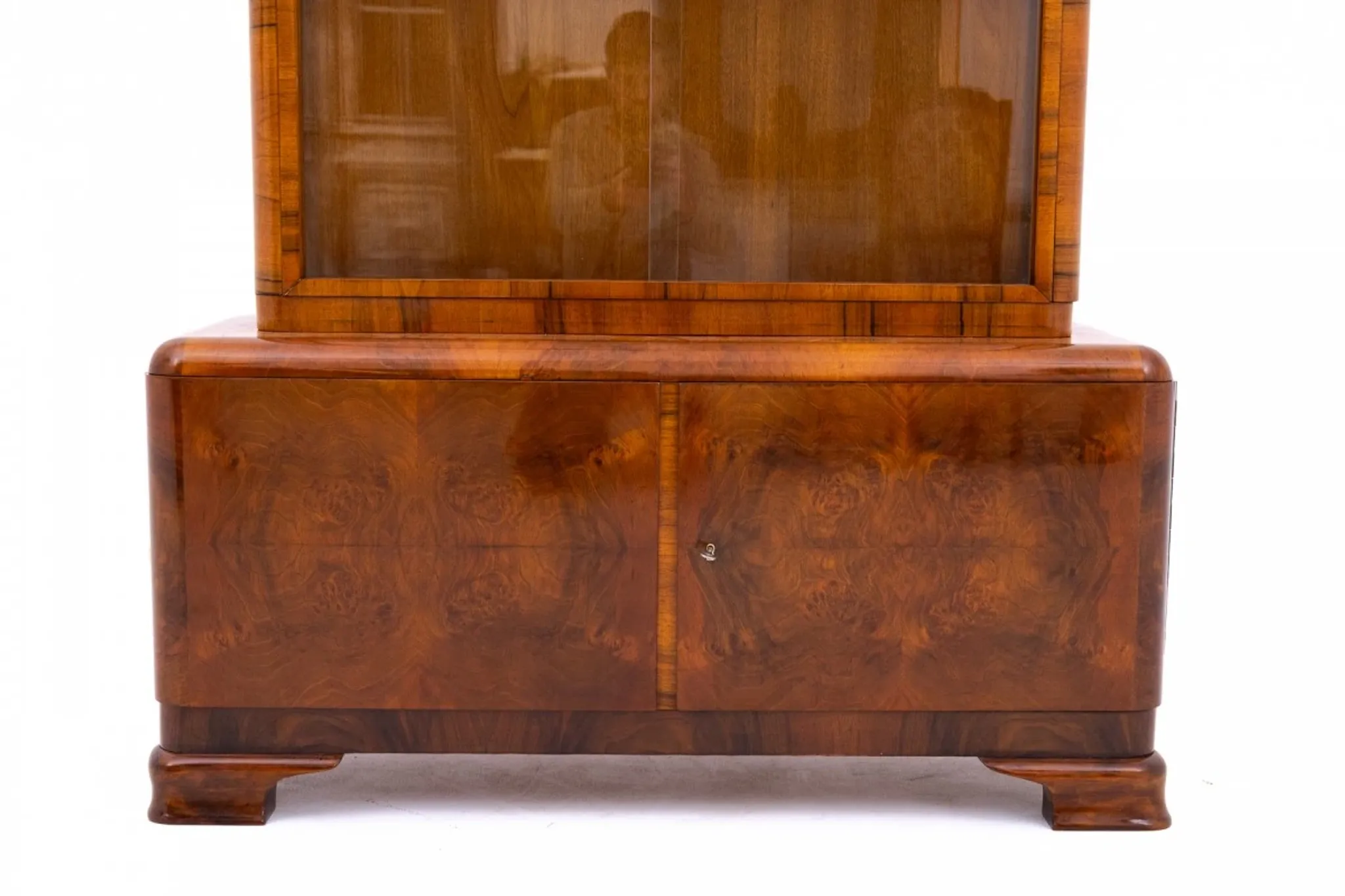 Polish Art Deco display cabinet, circa 1930.