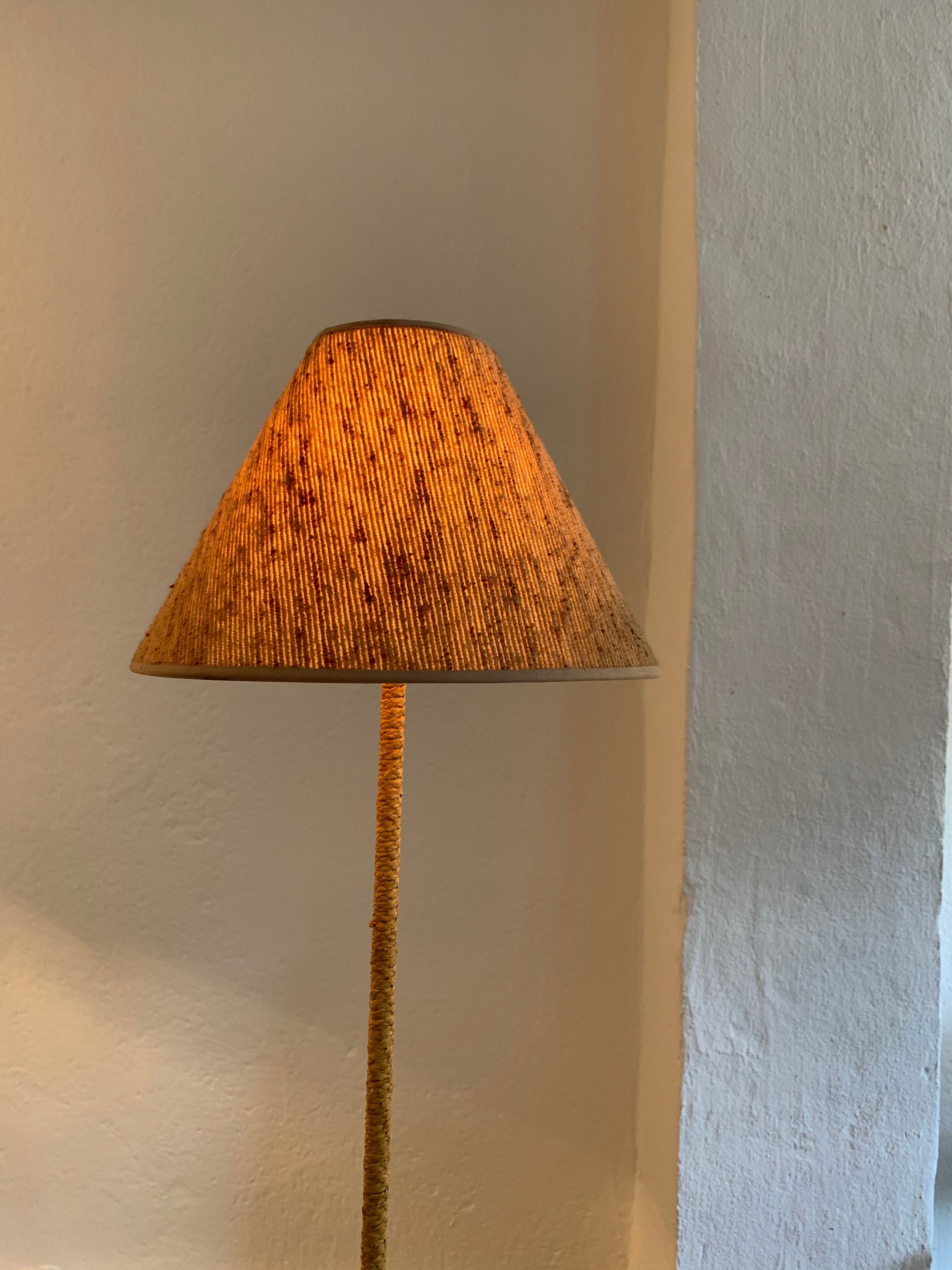 Vintage tripod rope lamppost