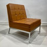 Paire de chauffeuses en cuir camel par Florence Knoll