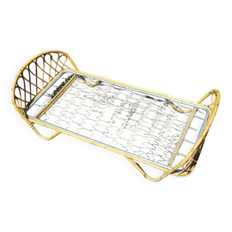 Rattan basket bed