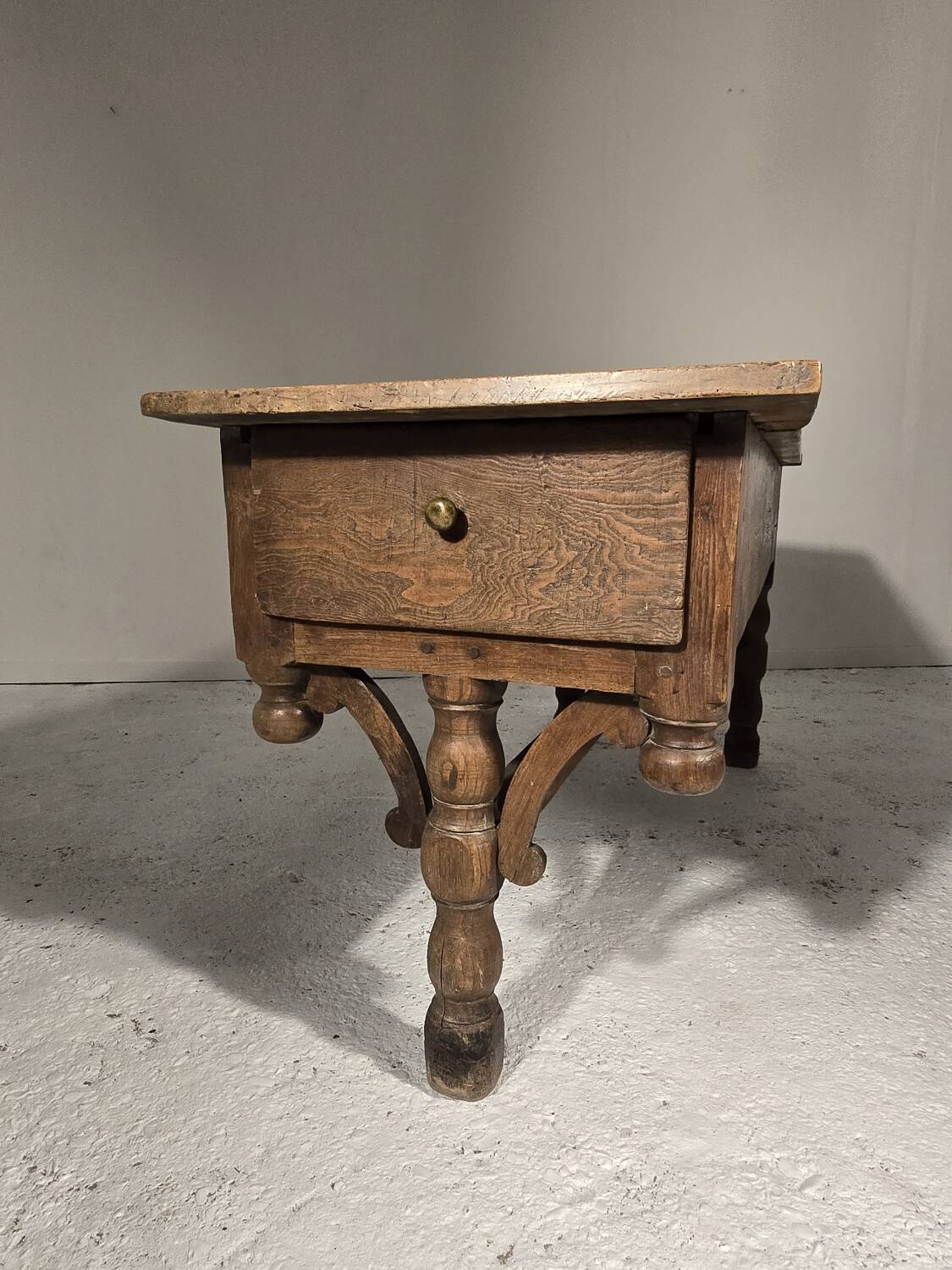 Tripod farmhouse table, 18th century.
