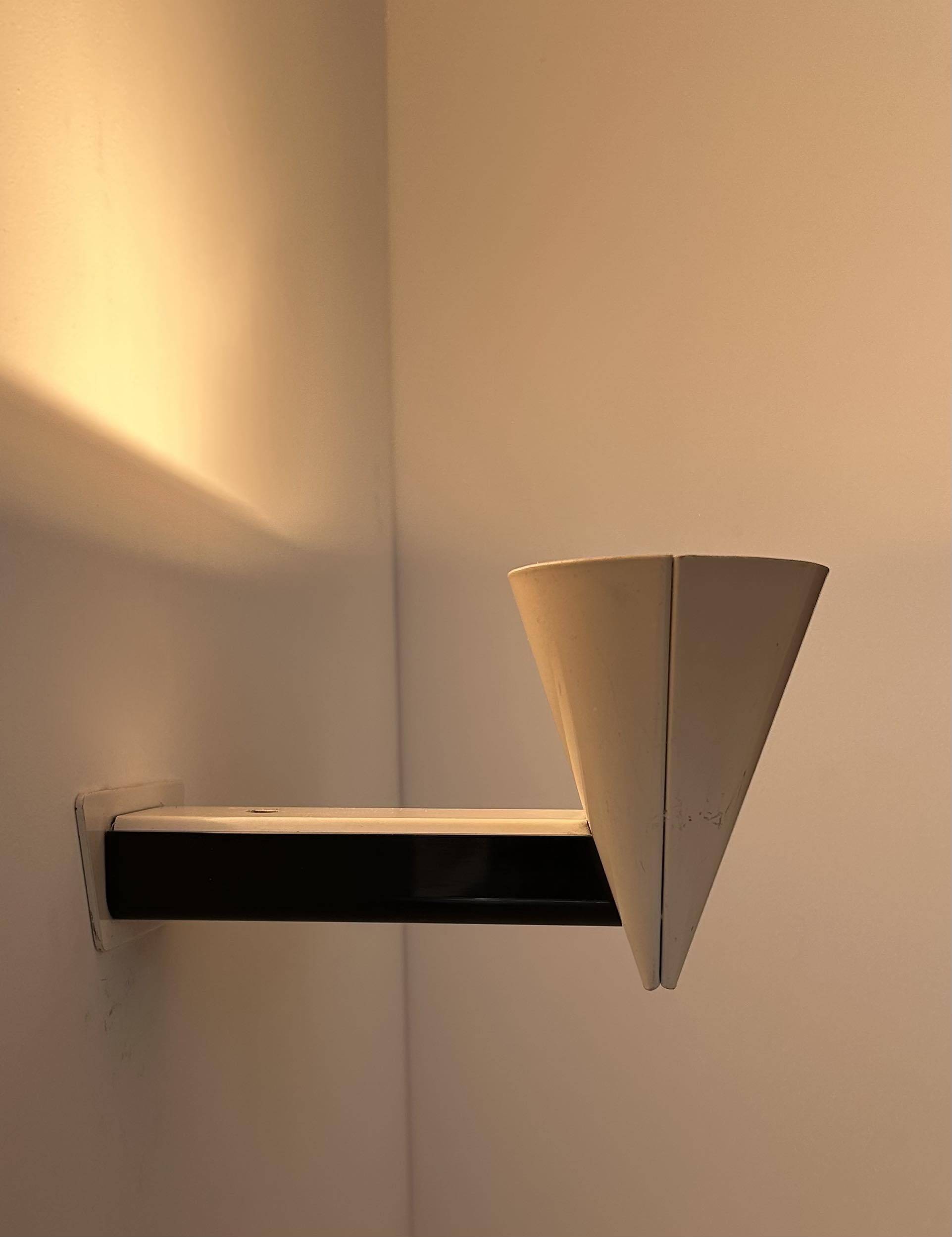Vintage modernist wall lamp, cream and black lacquered metal, Italy 1970s