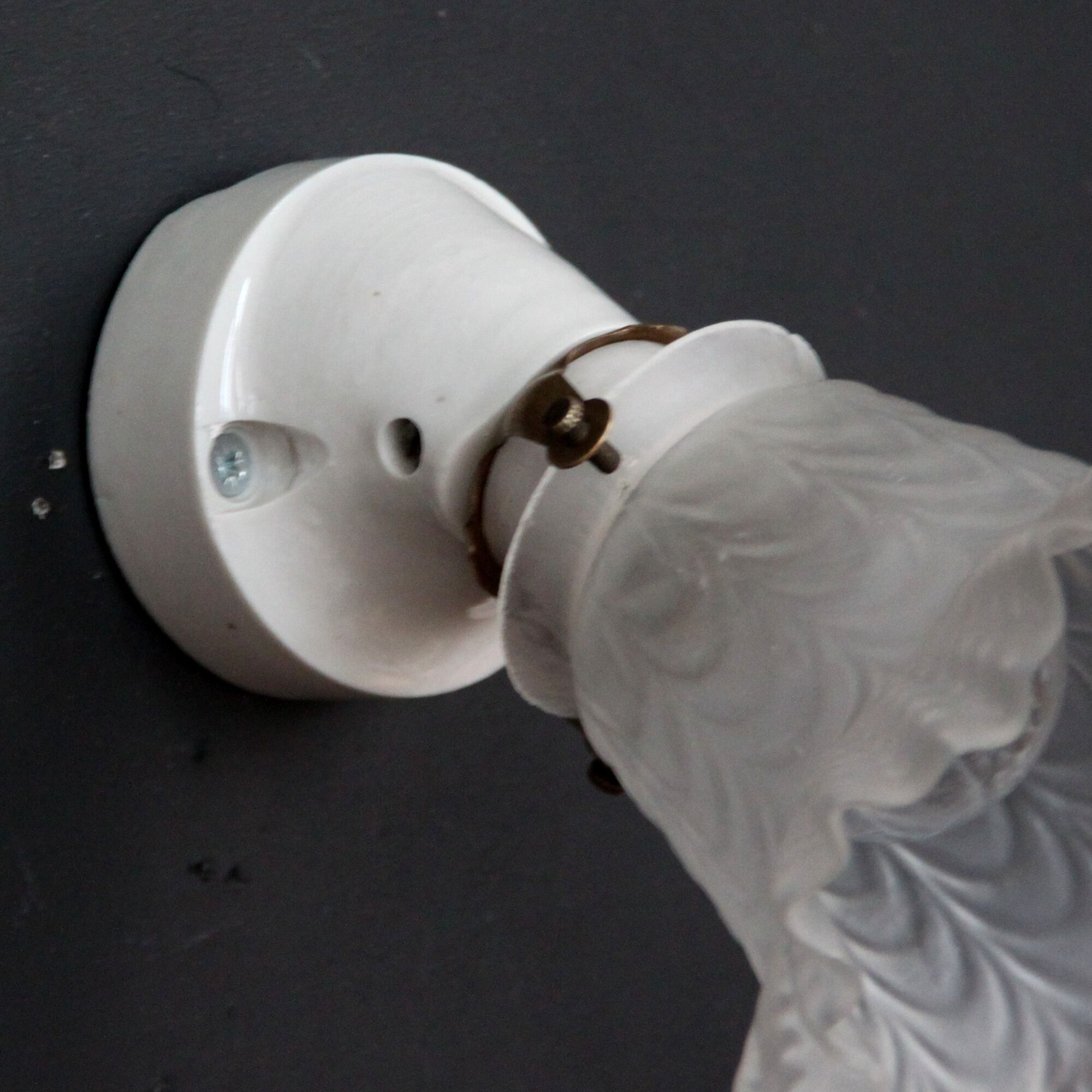 Paire d'appliques murales en porcelaine ancienne, tulipe verre vintage